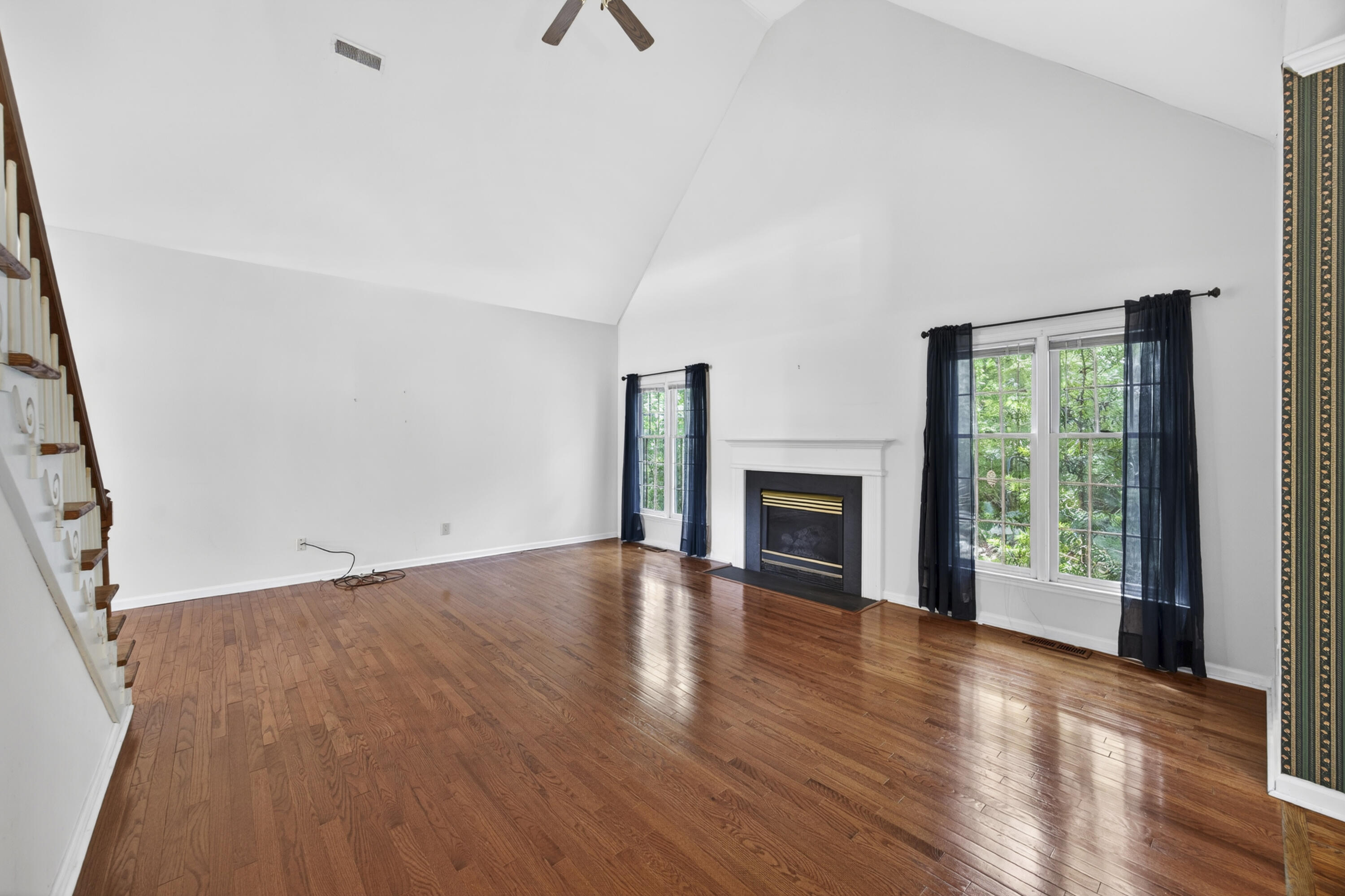 5425 Roxbury Drive