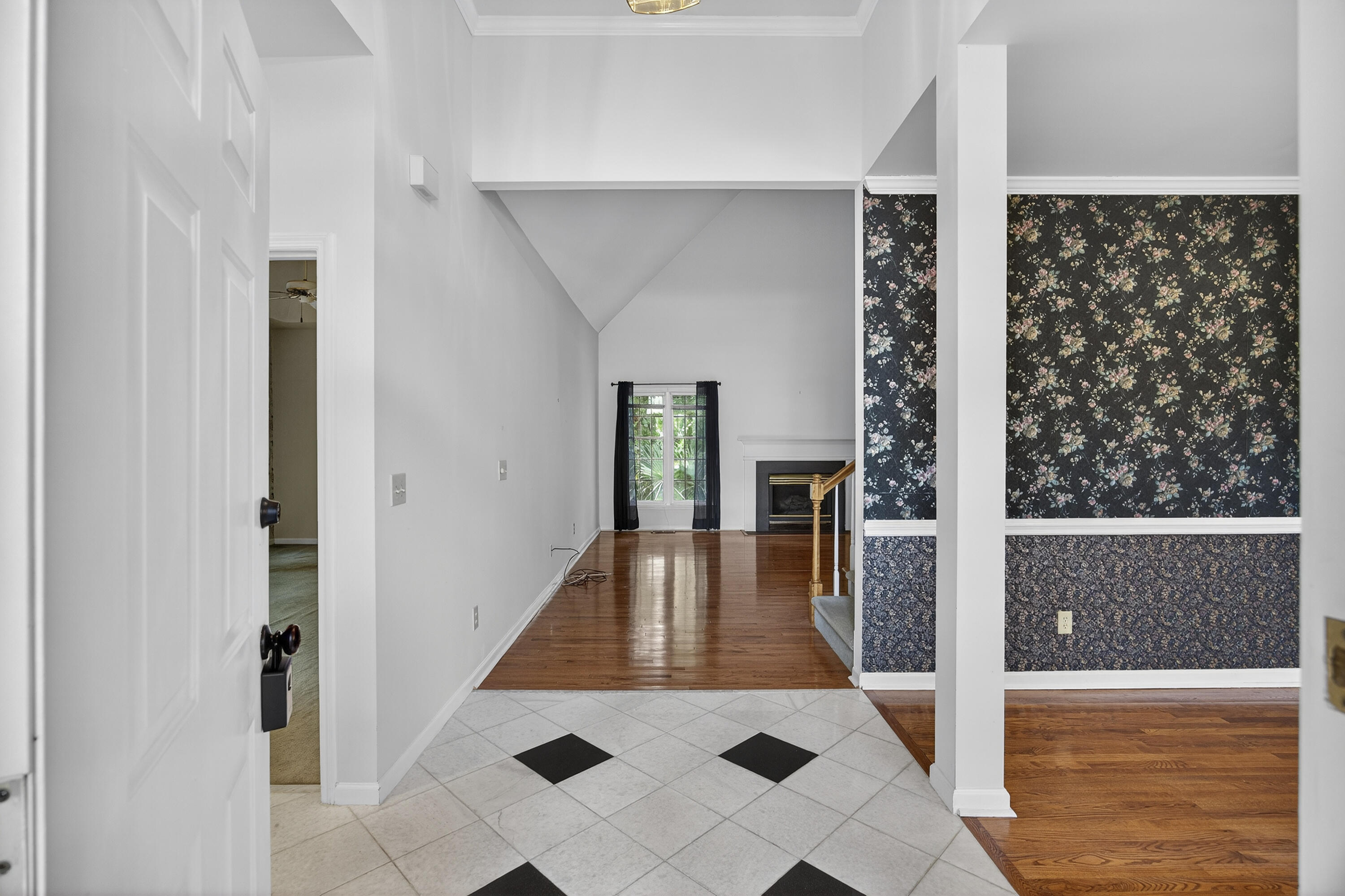 5425 Roxbury Drive