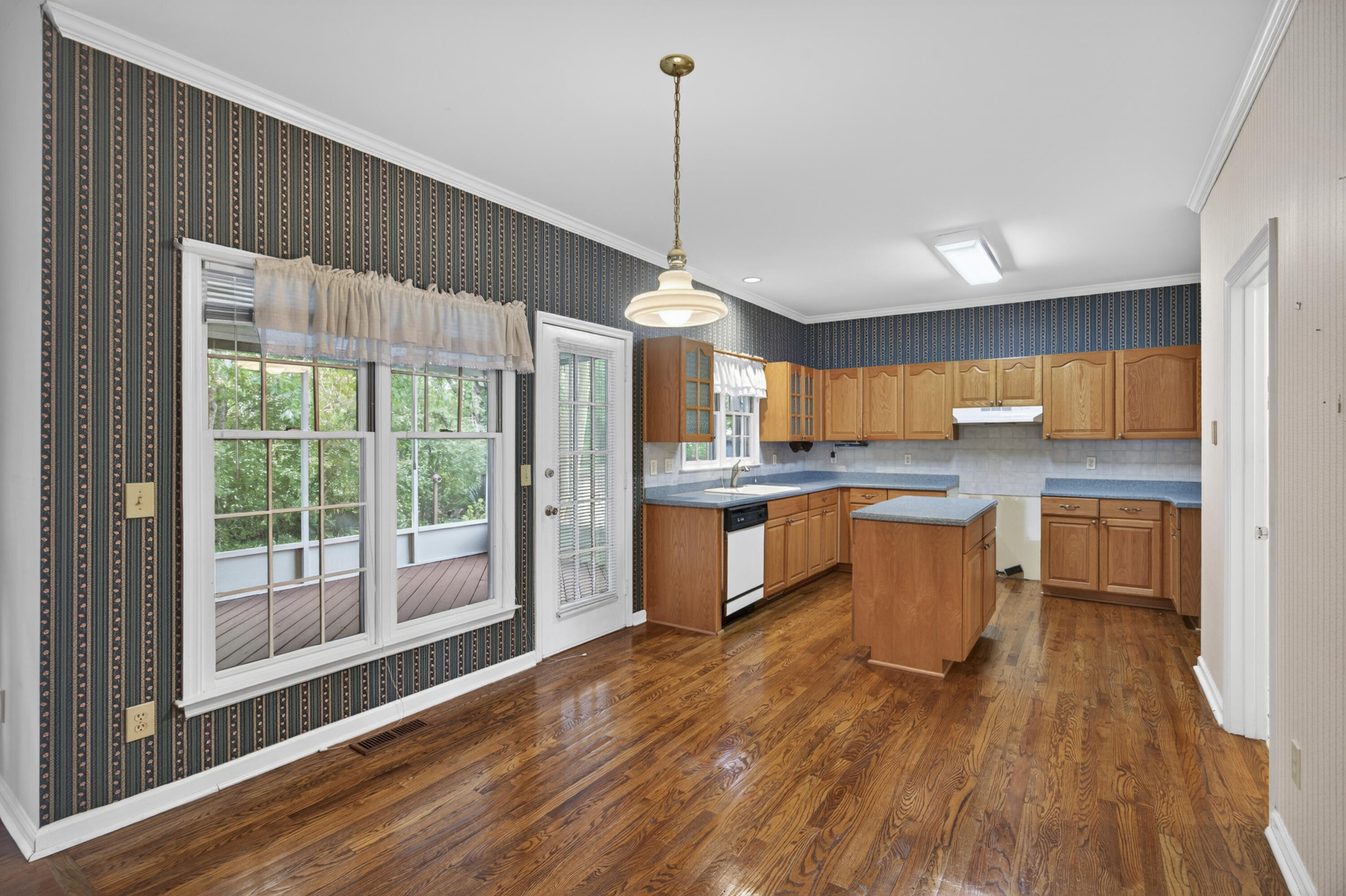 5425 Roxbury Drive