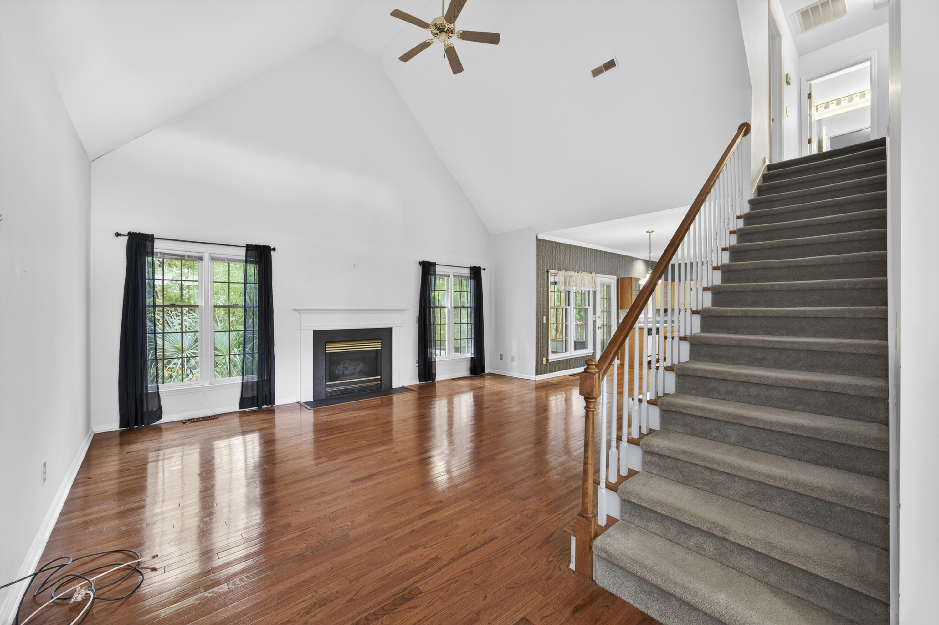 5425 Roxbury Drive
