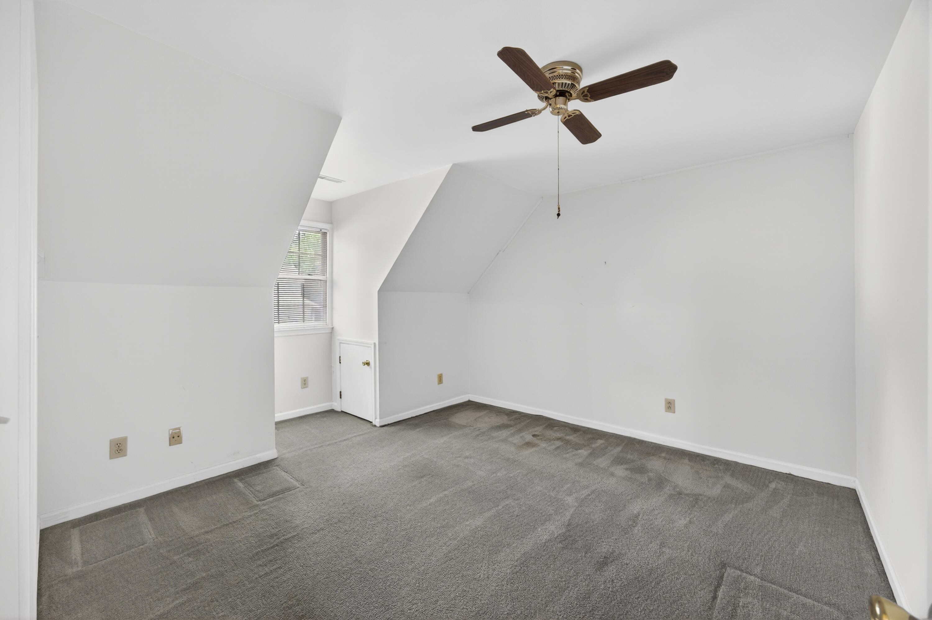 5425 Roxbury Drive