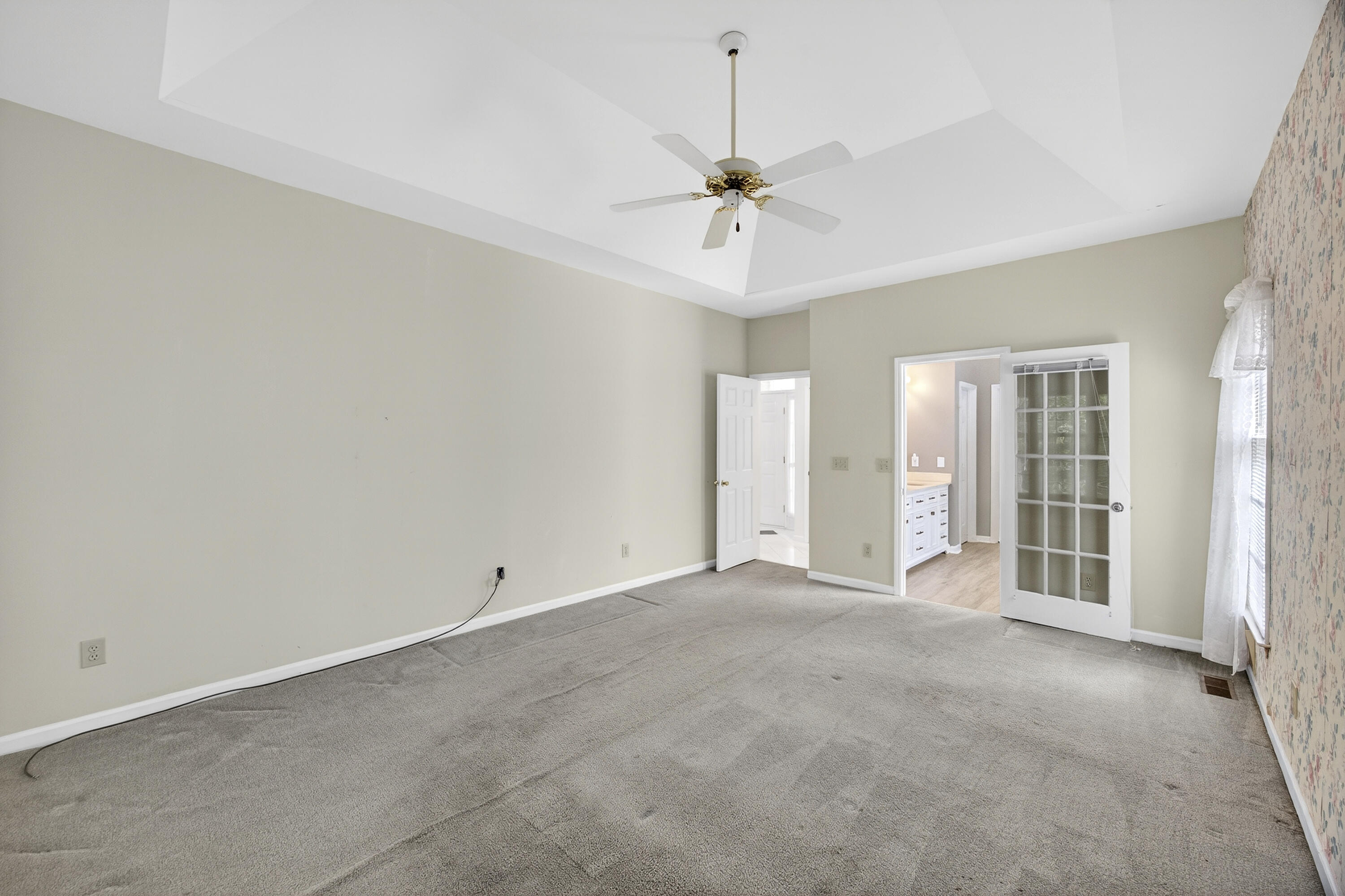 5425 Roxbury Drive