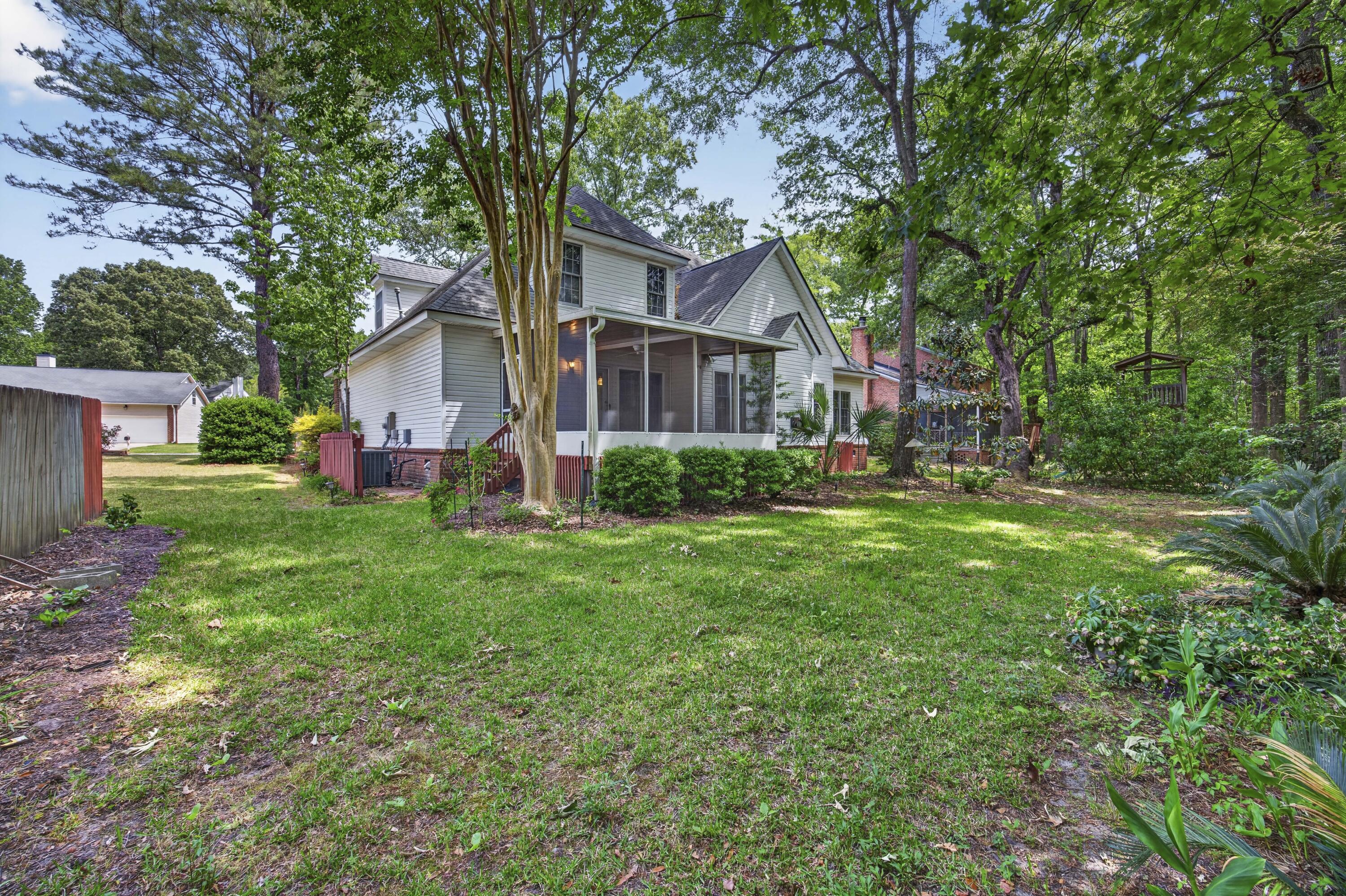 5425 Roxbury Drive