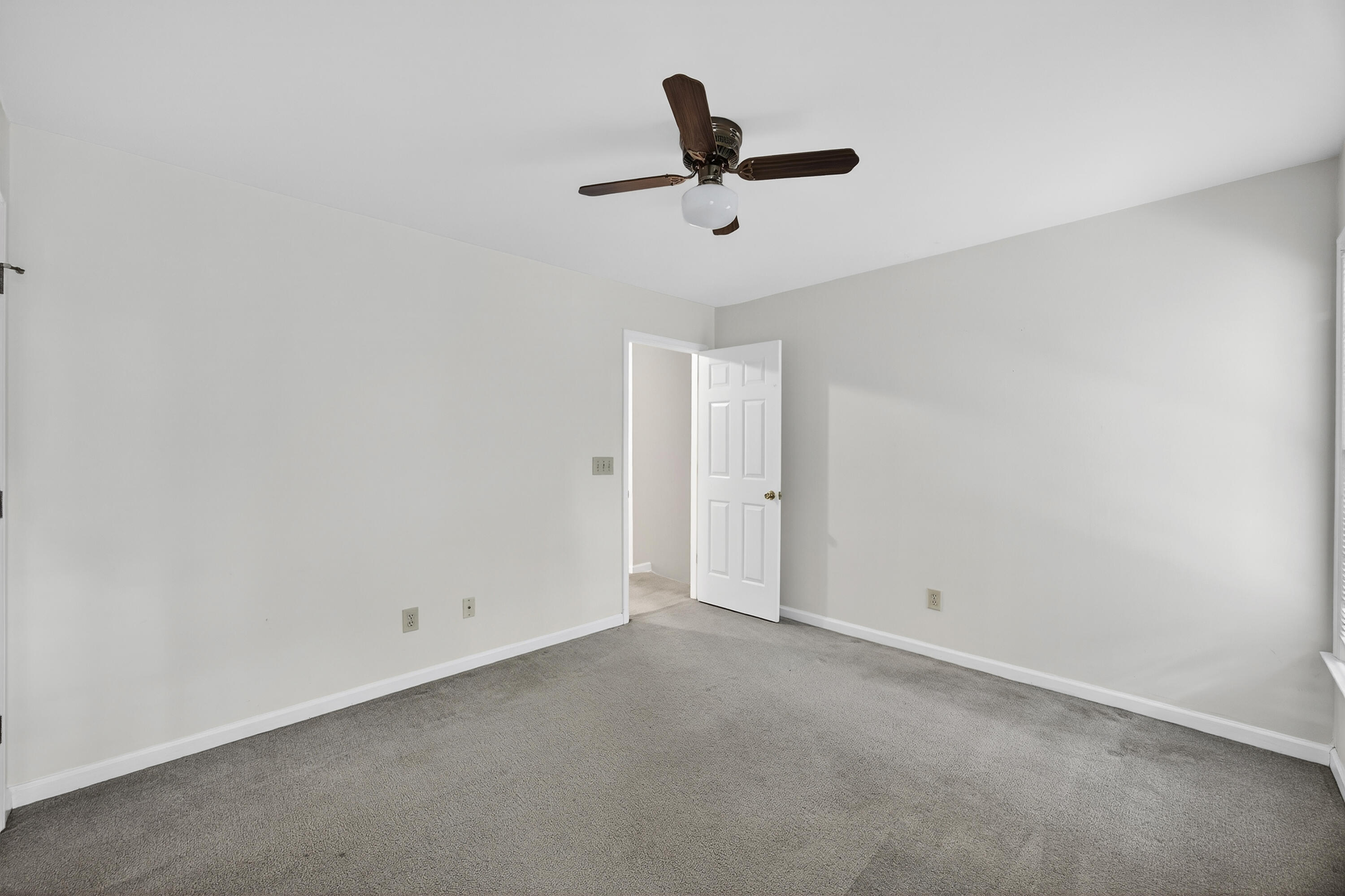 5425 Roxbury Drive