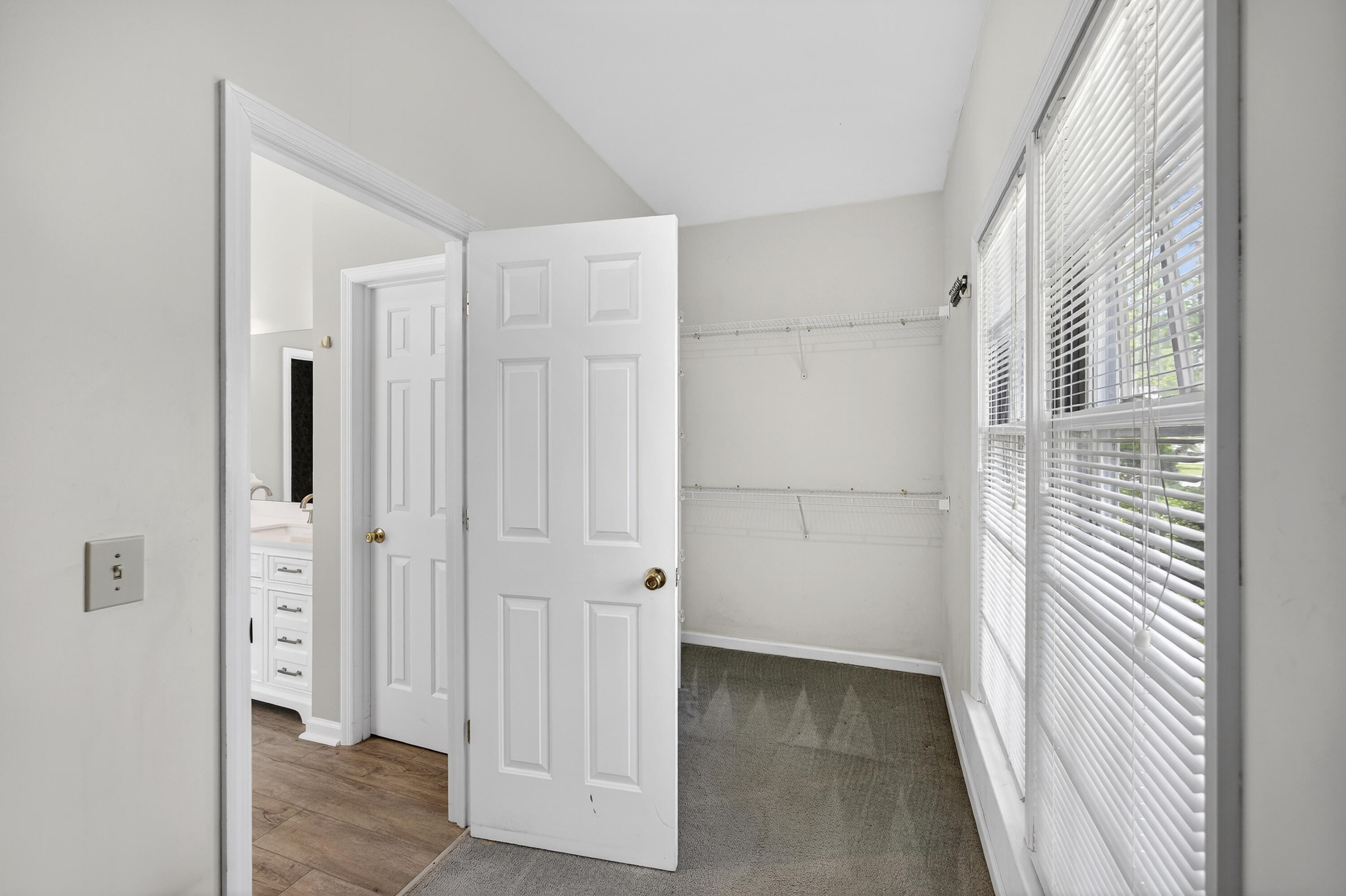 5425 Roxbury Drive