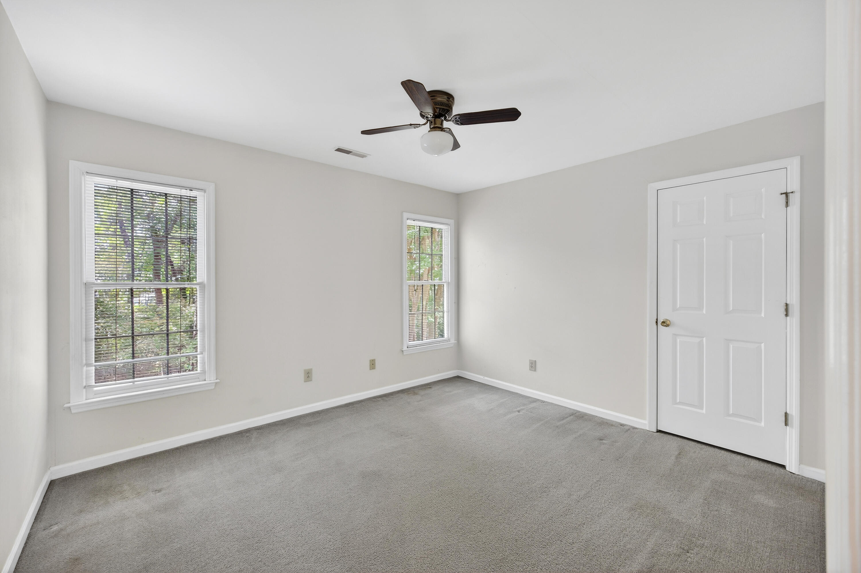 5425 Roxbury Drive