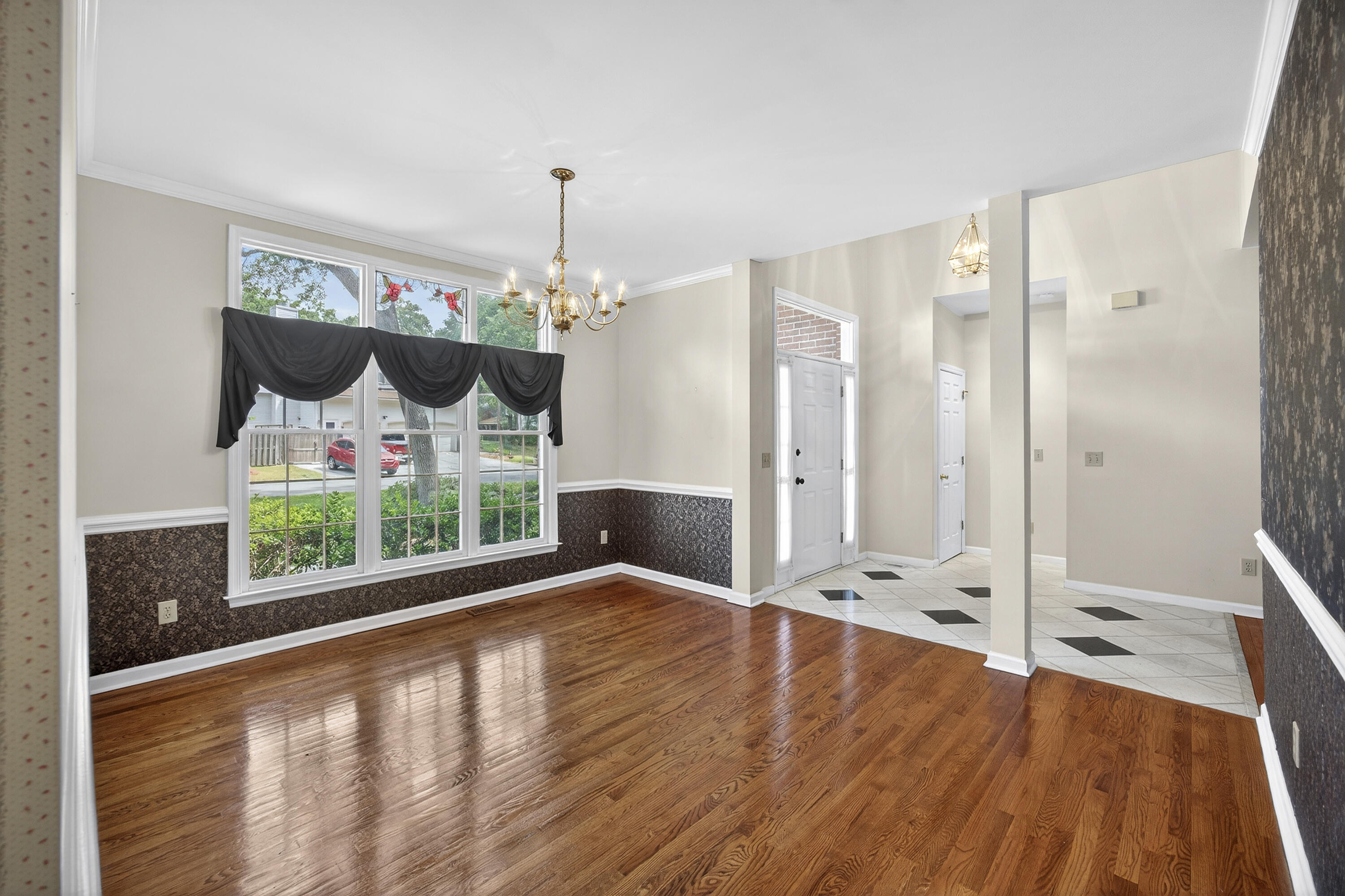 5425 Roxbury Drive