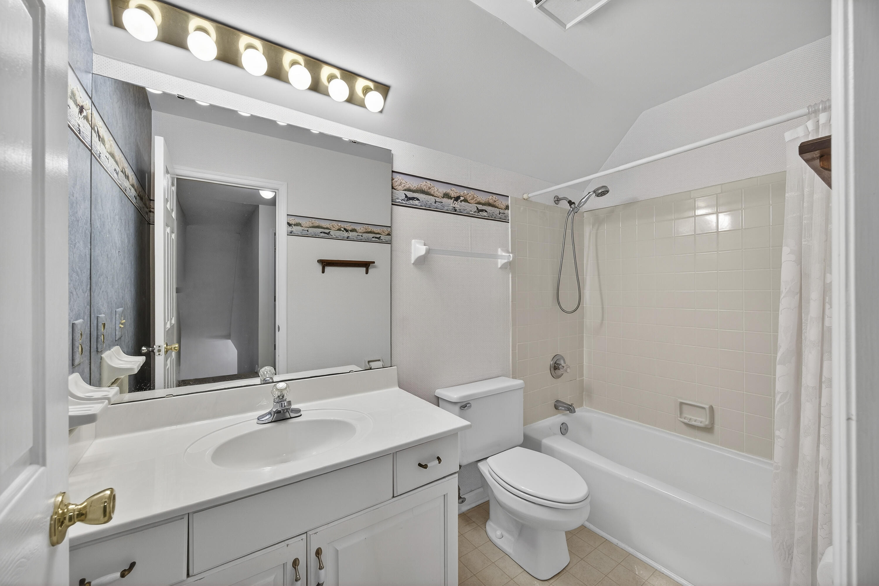 5425 Roxbury Drive