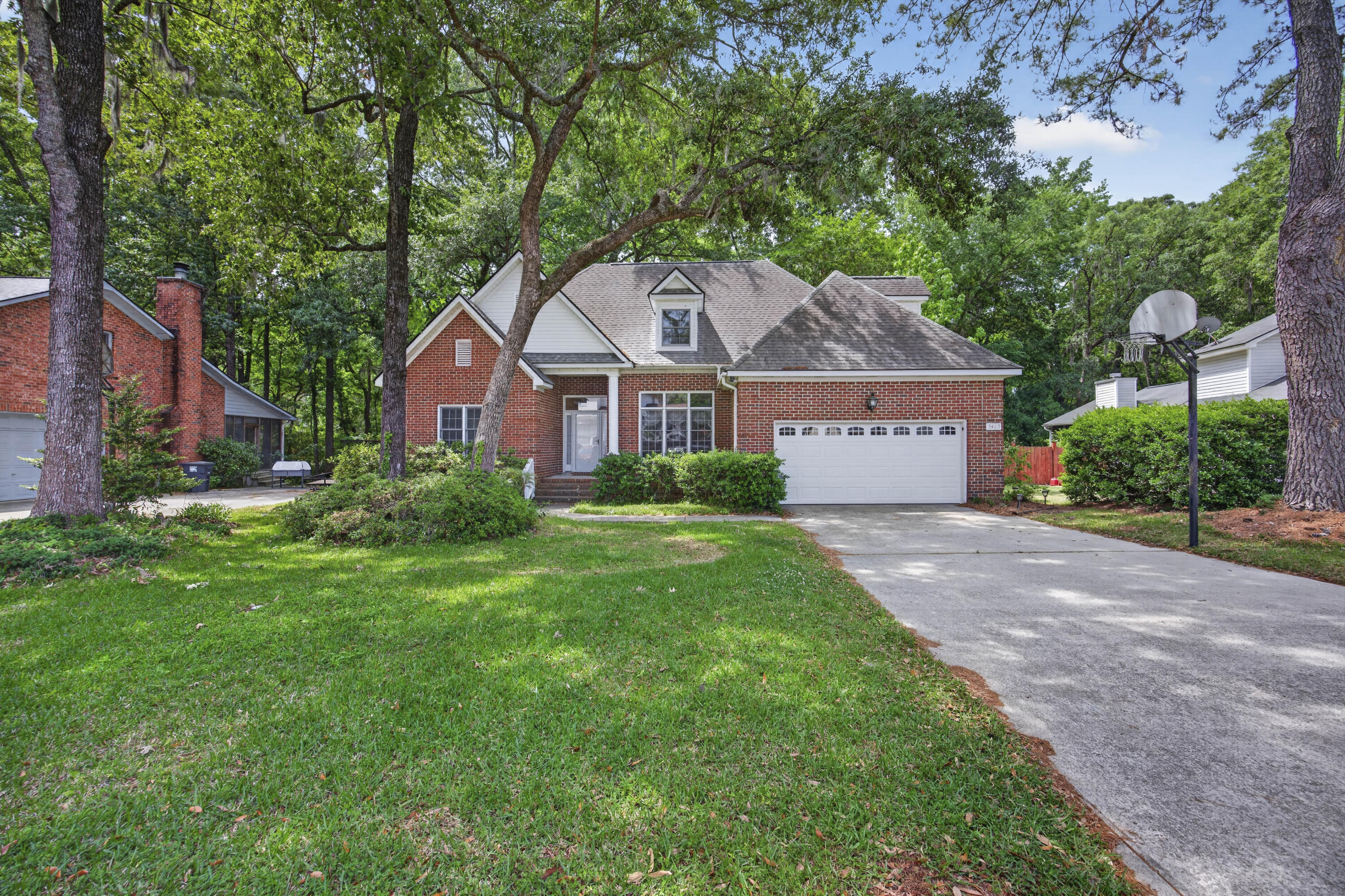 5425 Roxbury Drive