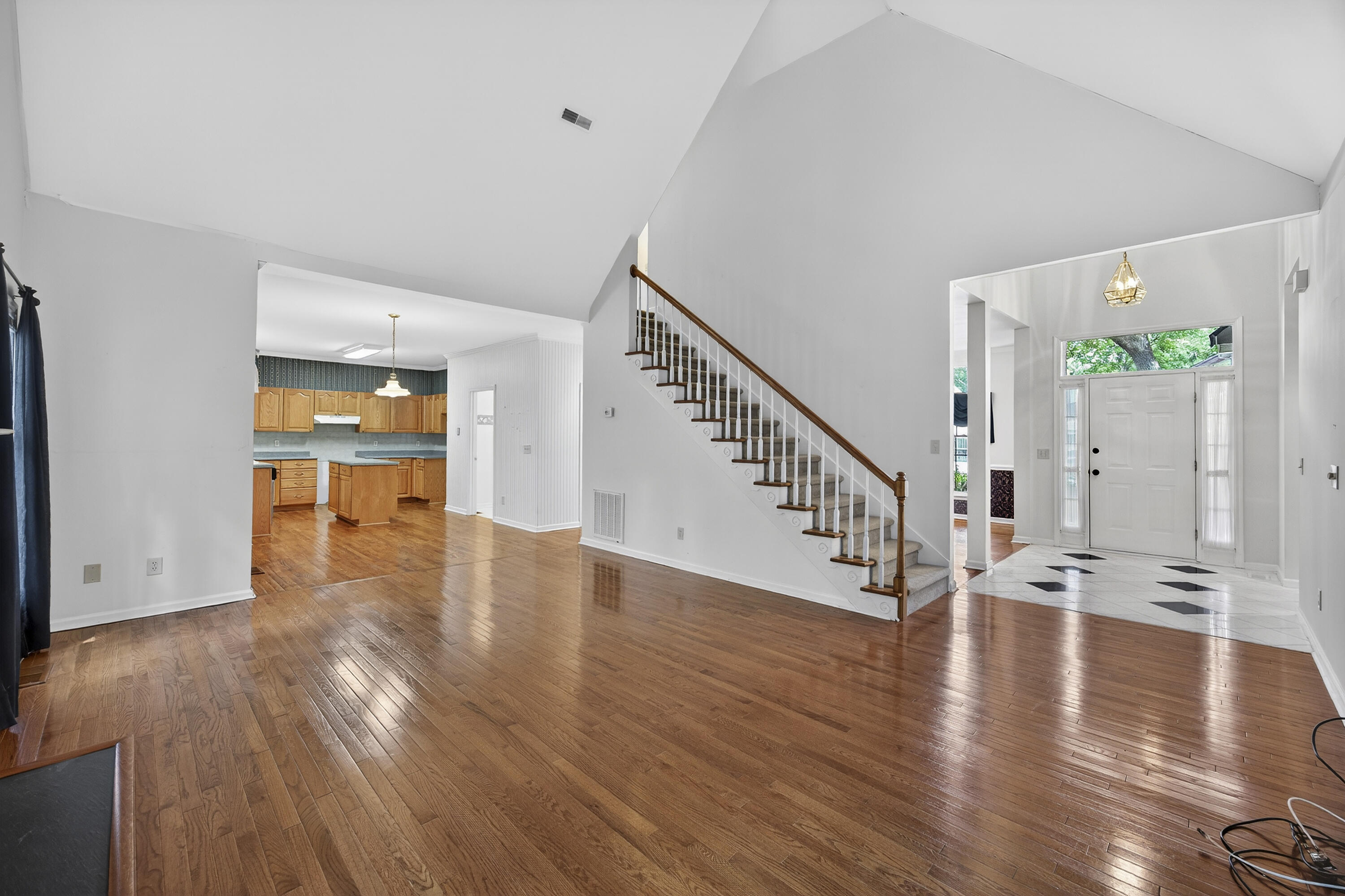 5425 Roxbury Drive