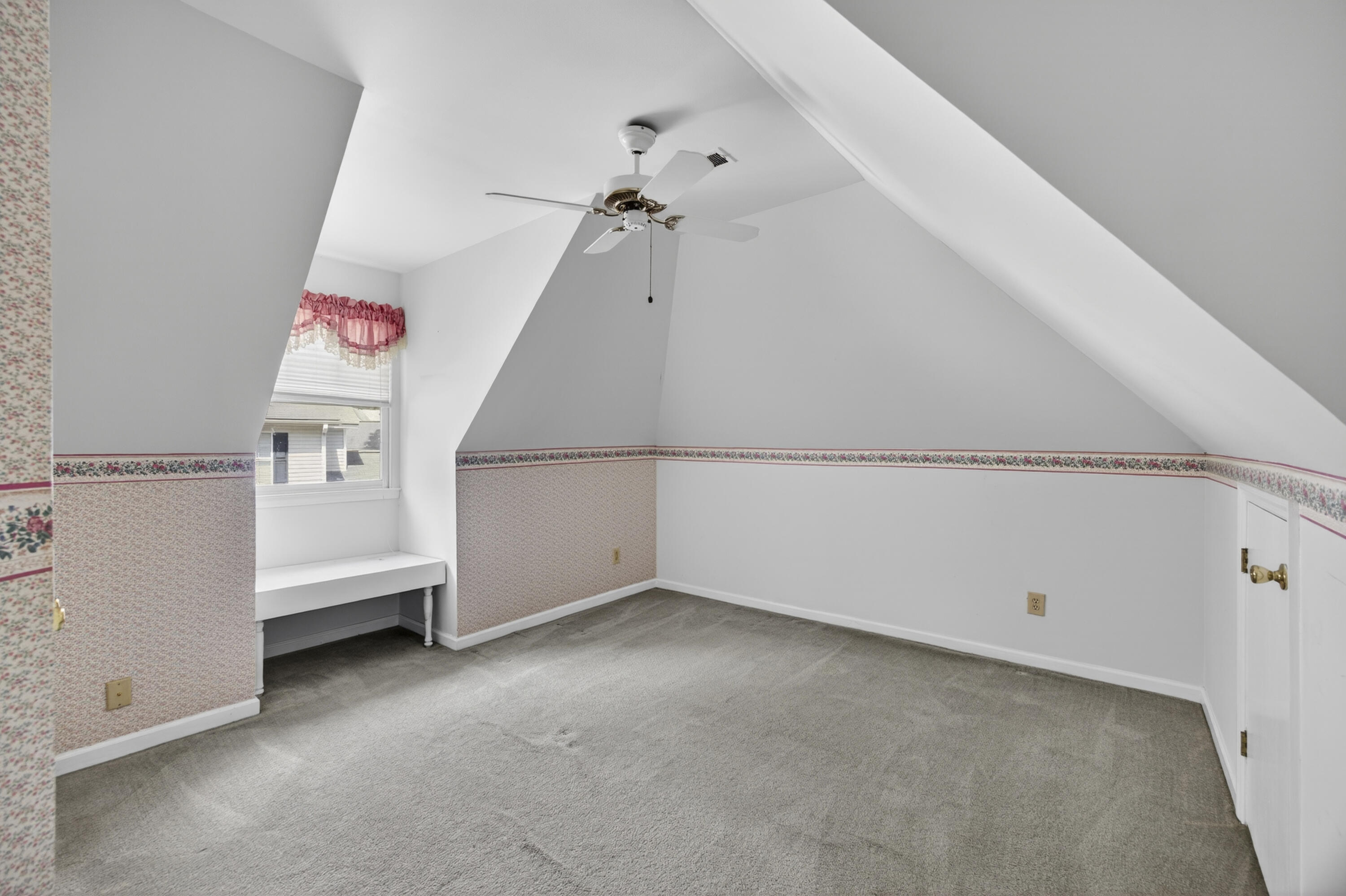 5425 Roxbury Drive