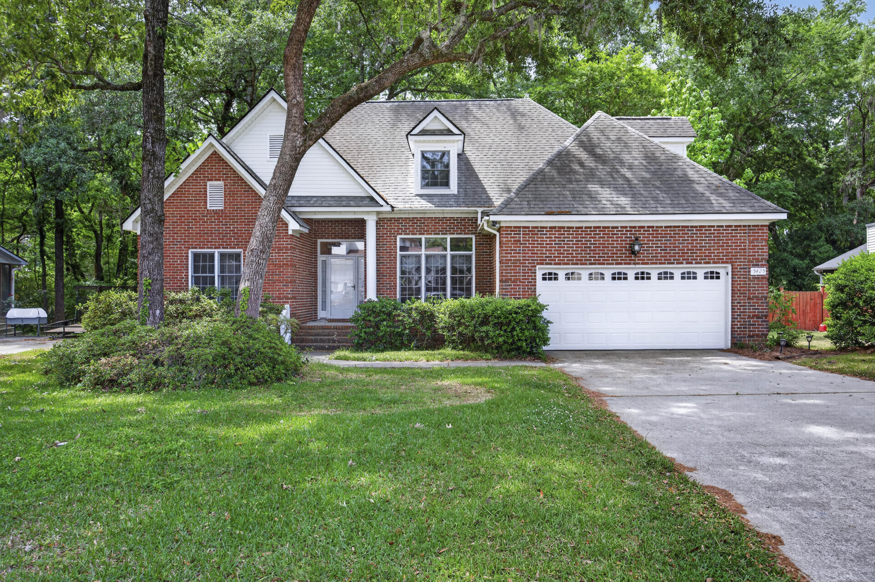 5425 Roxbury Drive