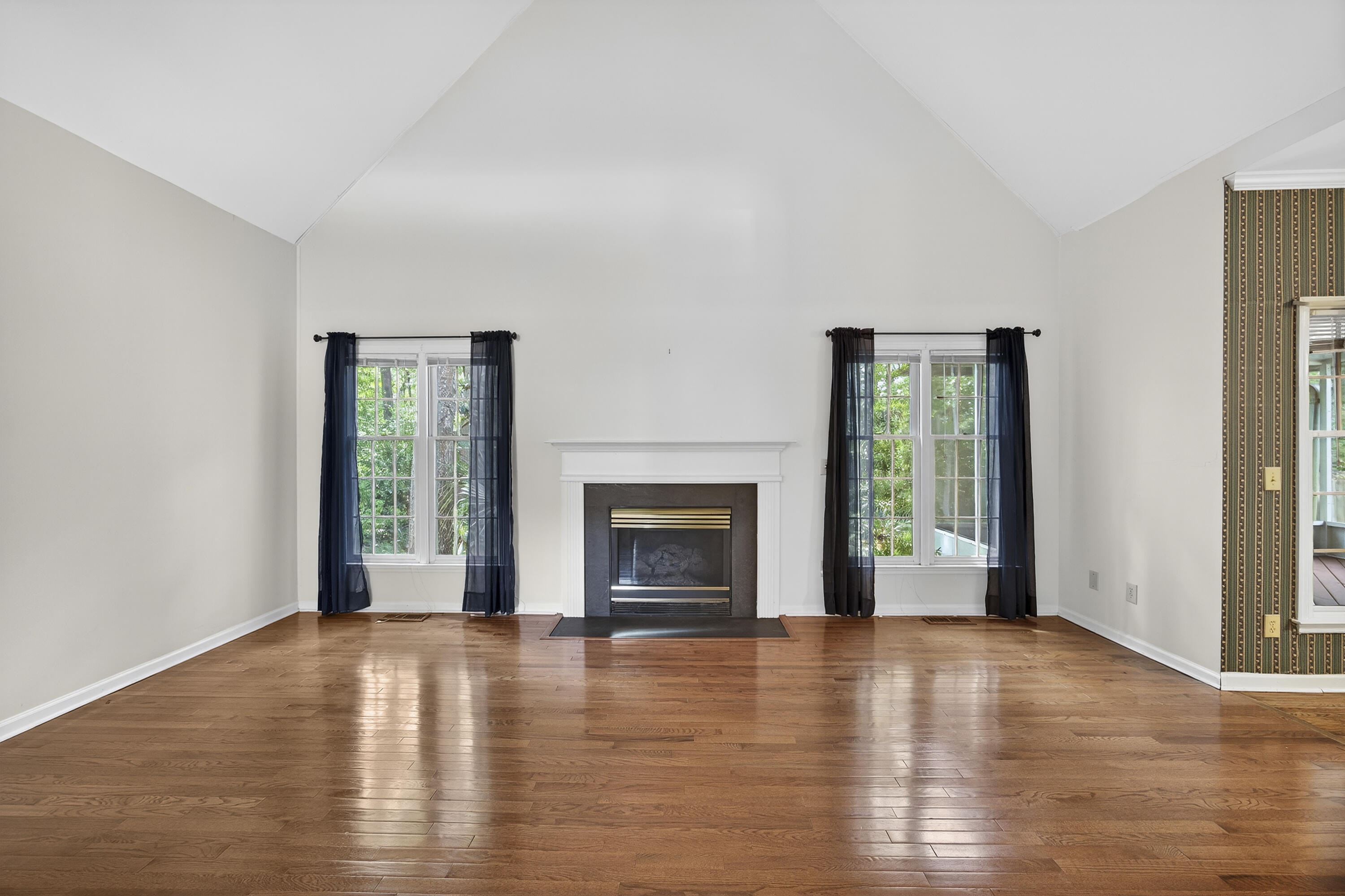 5425 Roxbury Drive