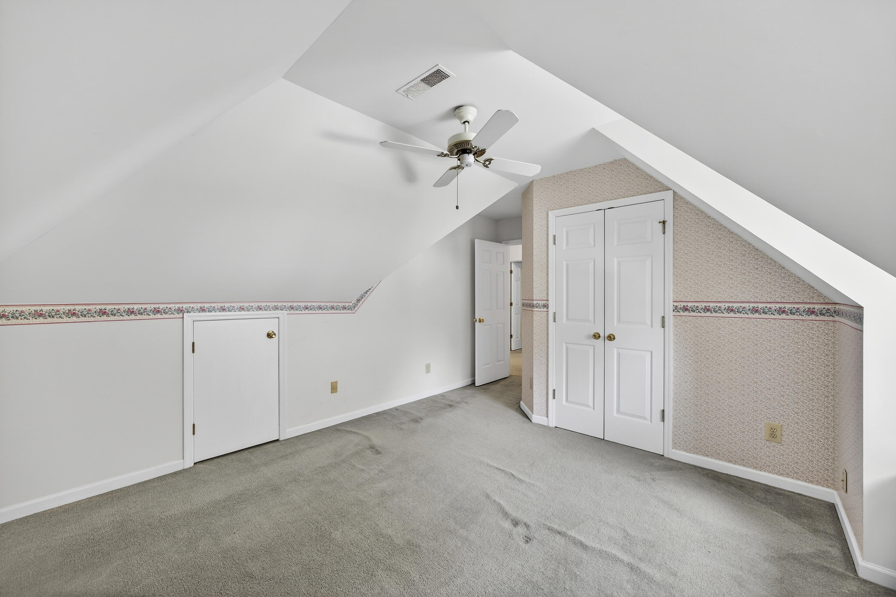 5425 Roxbury Drive