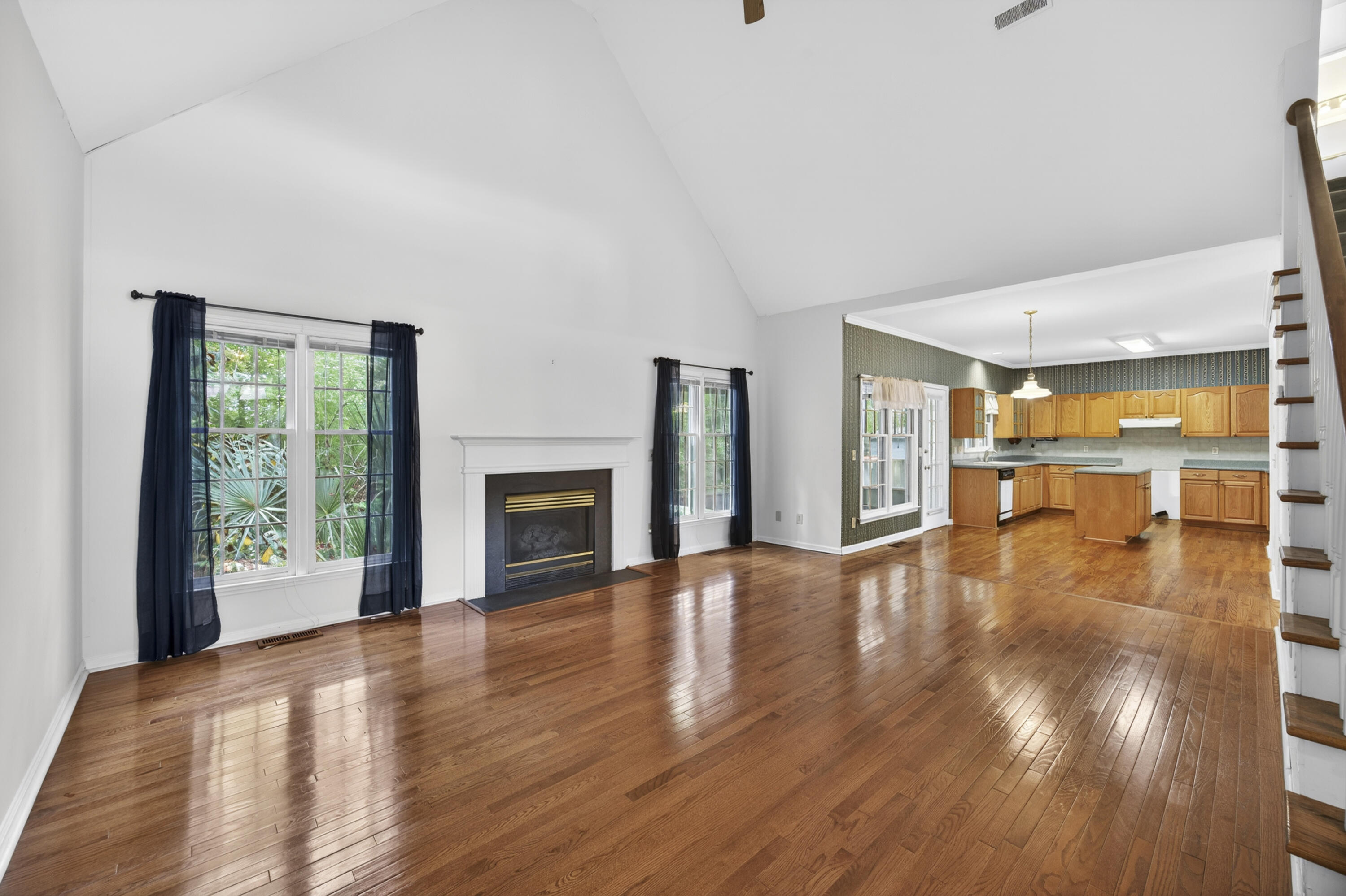 5425 Roxbury Drive