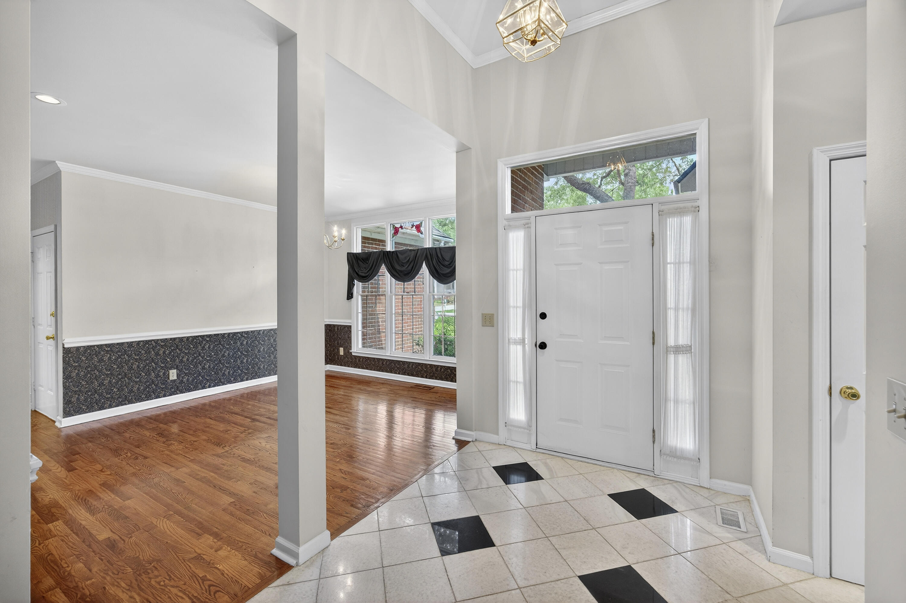 5425 Roxbury Drive