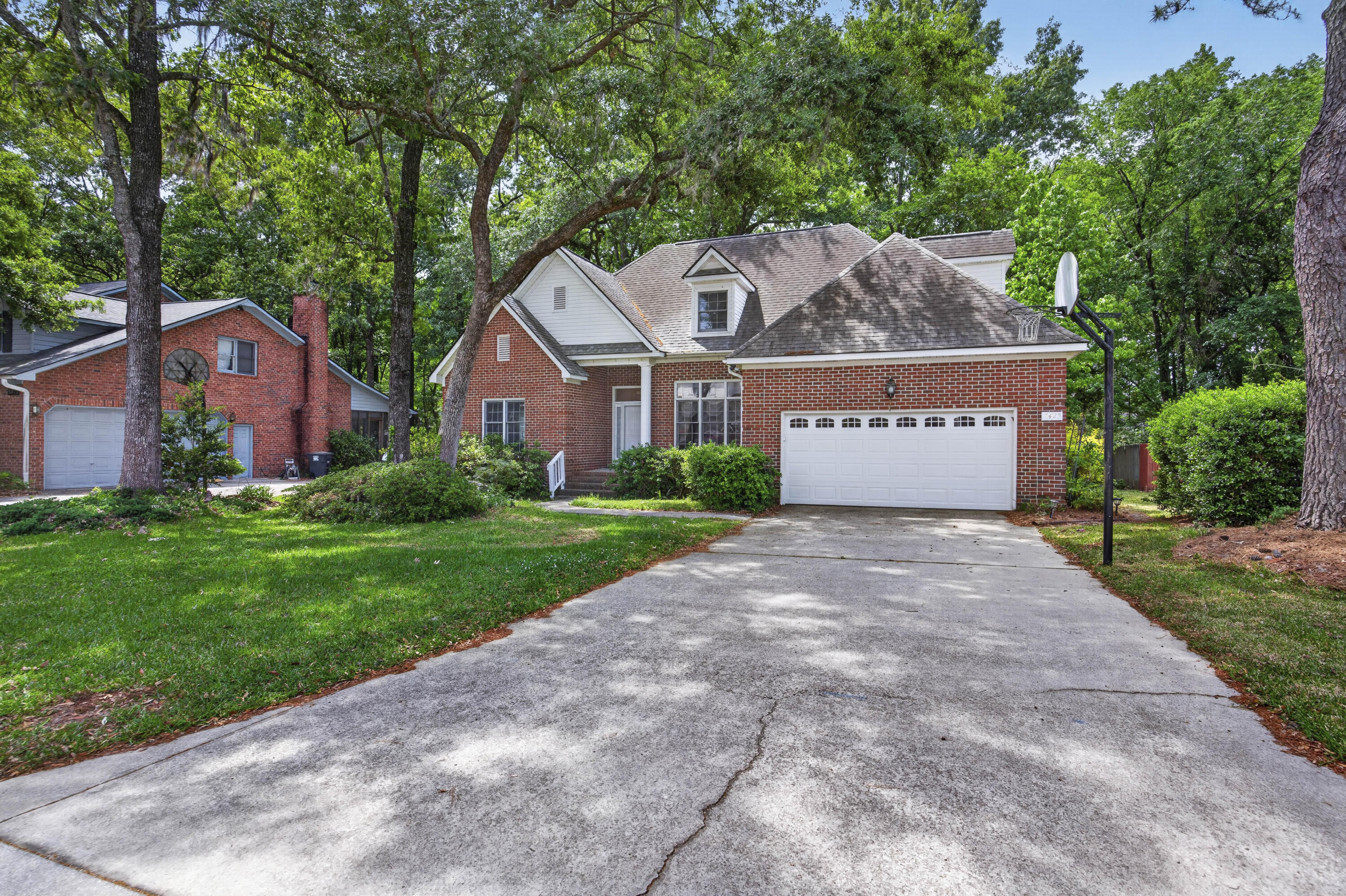 5425 Roxbury Drive