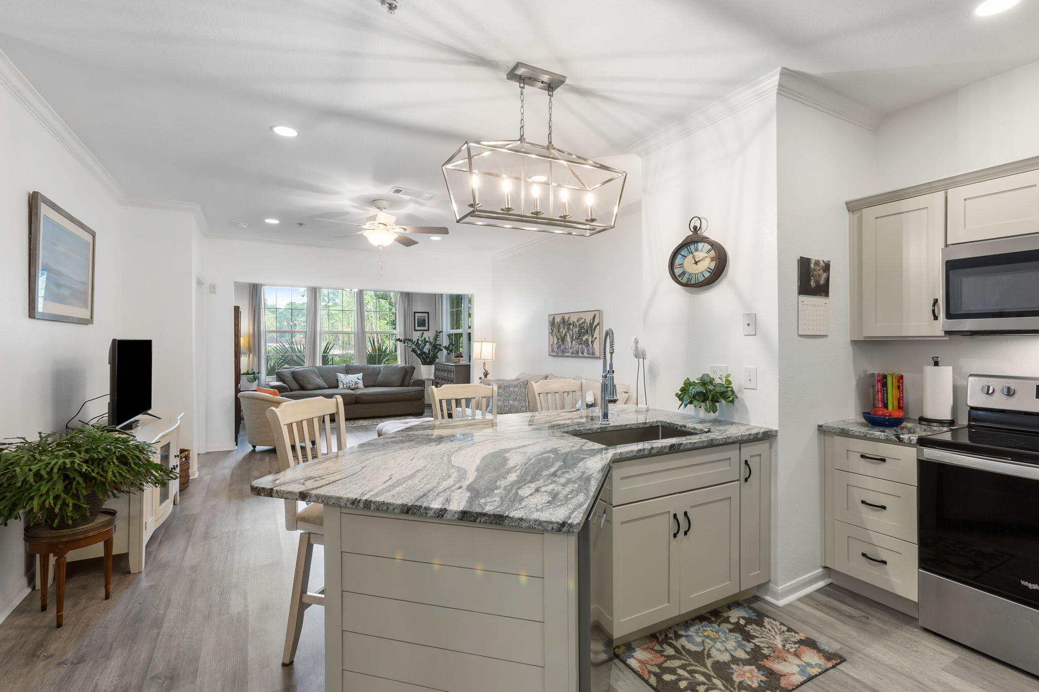 60 Fenwick Hall Allee Alley # 314