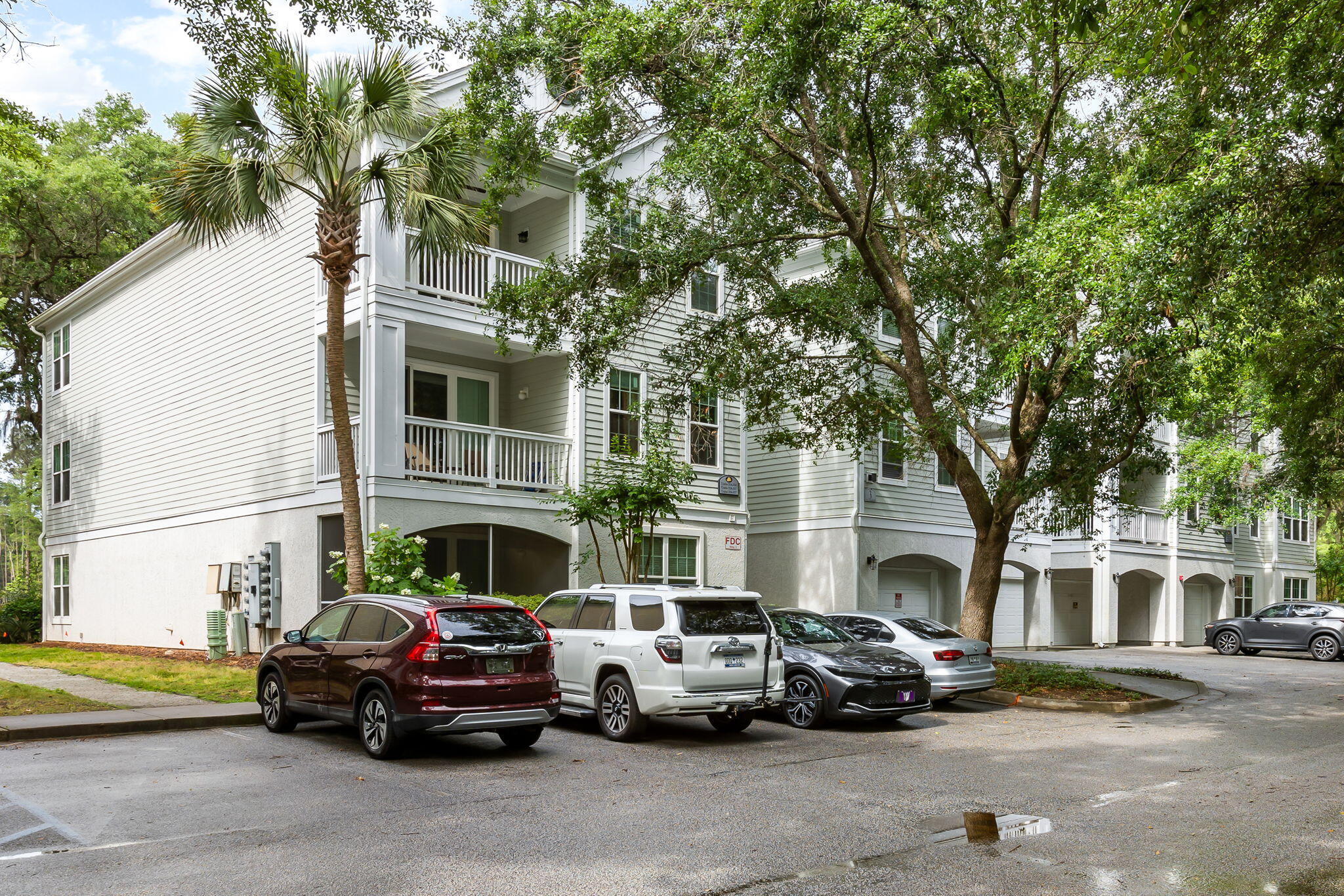 60 Fenwick Hall Allee Alley # 314