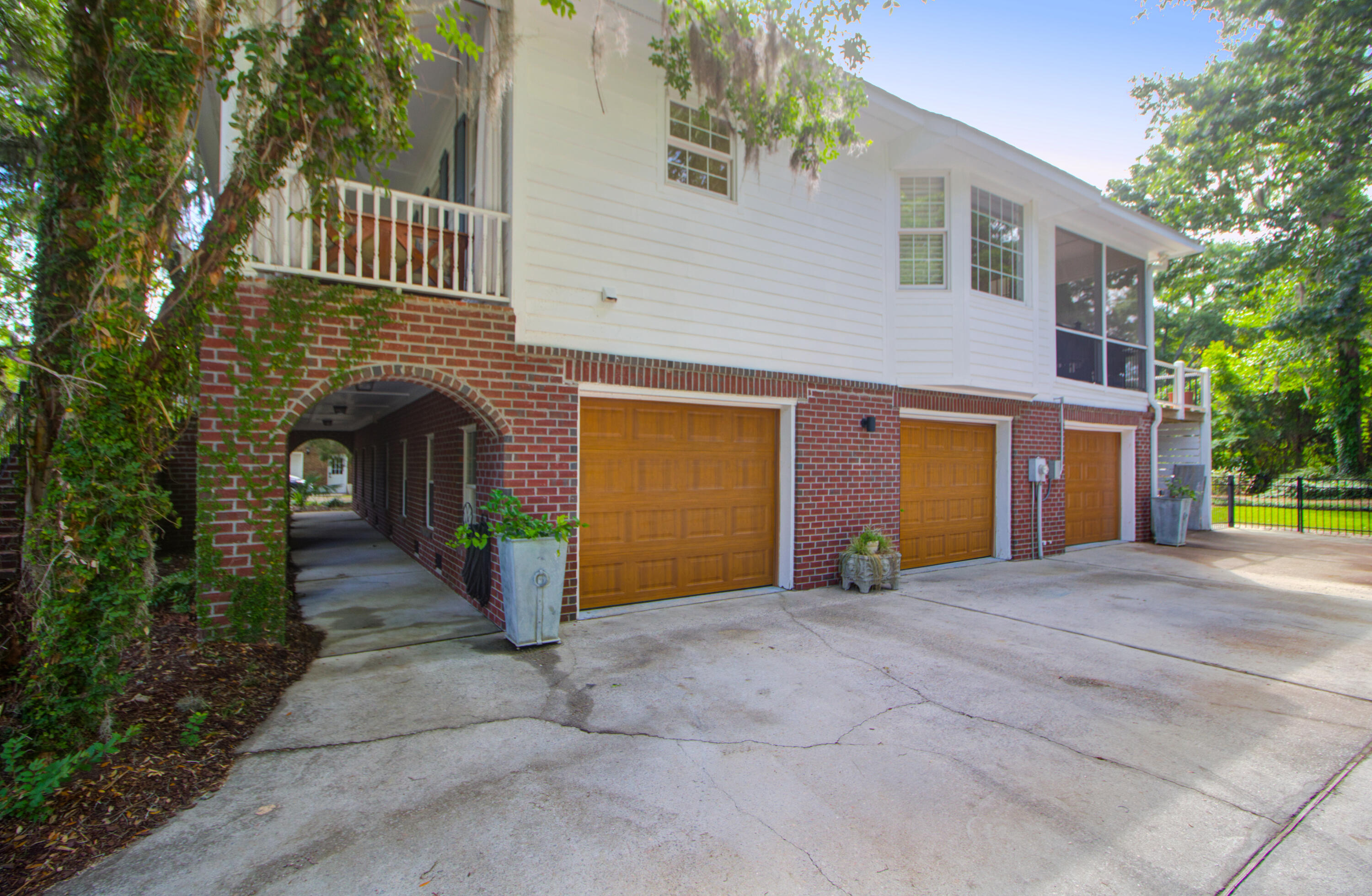 2338 Maclaura Hall Avenue