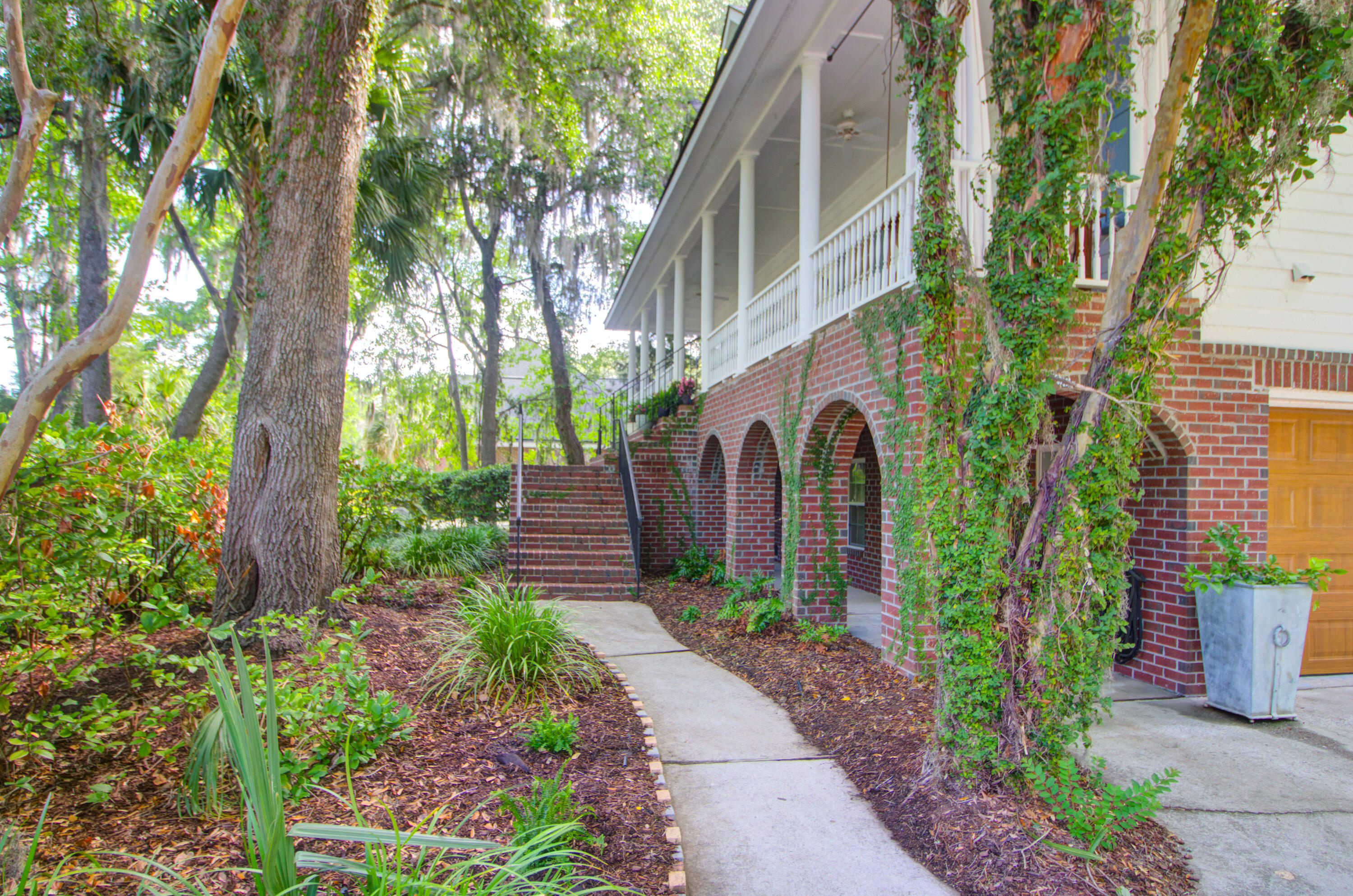 2338 Maclaura Hall Avenue
