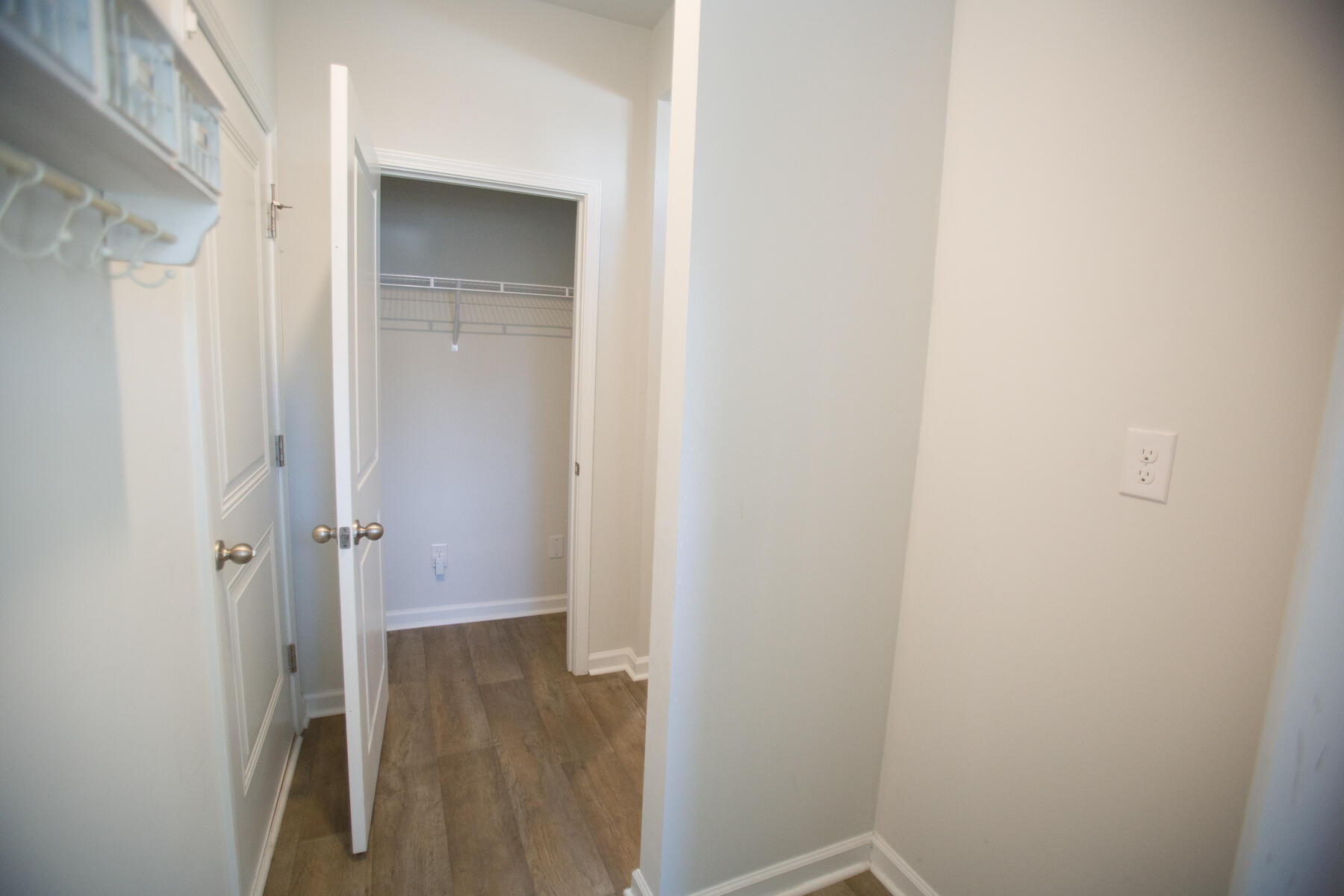 212 N Light Way