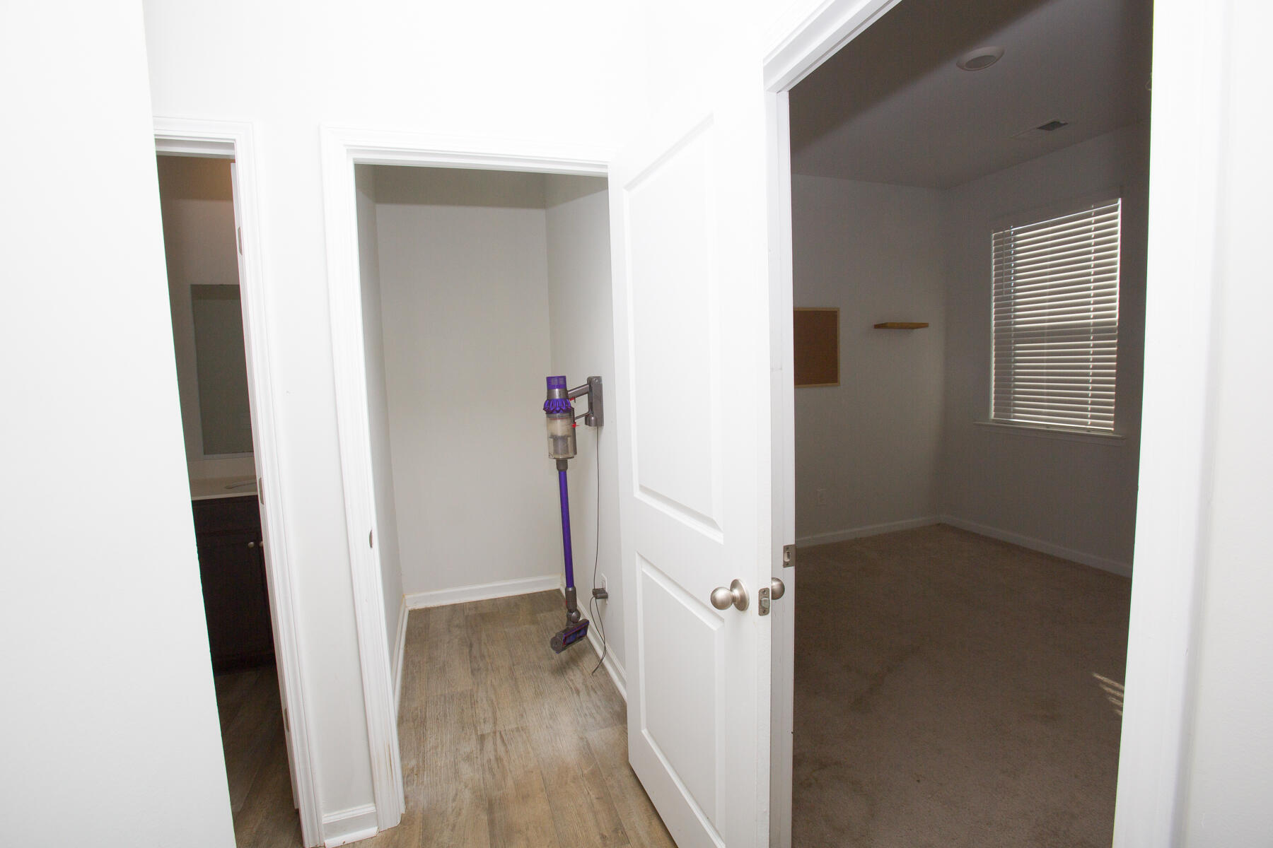 212 N Light Way