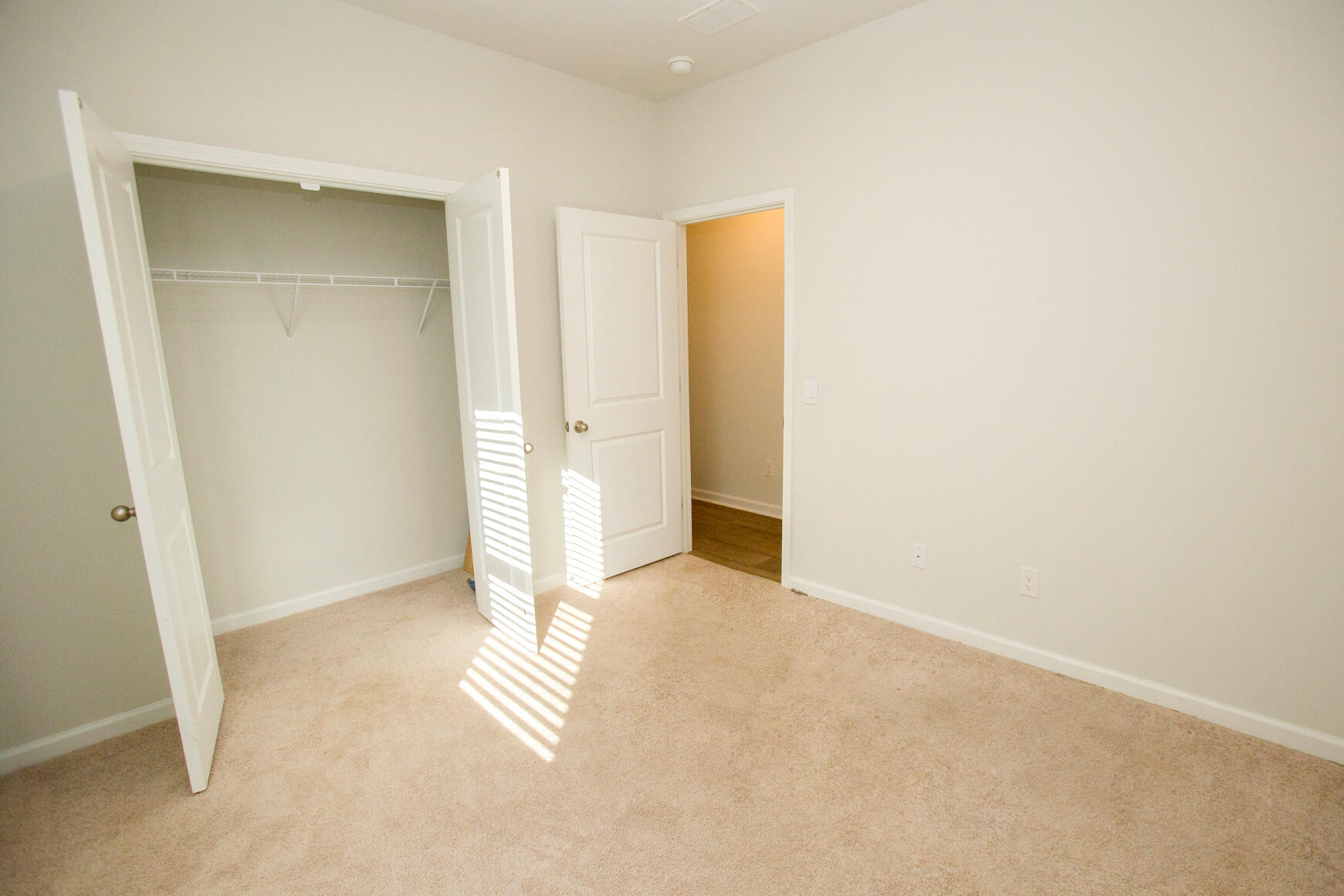 212 N Light Way
