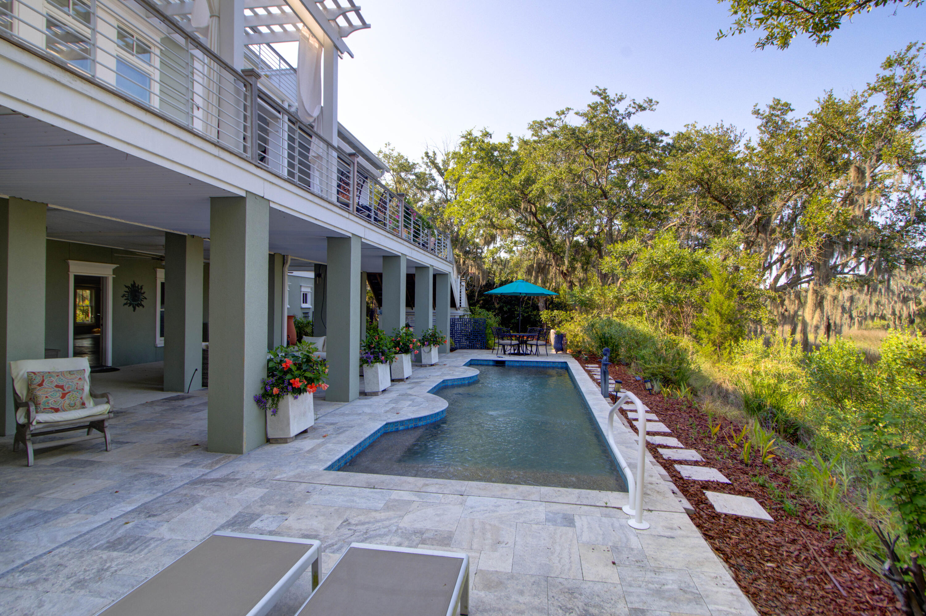 374 Mutual Drive