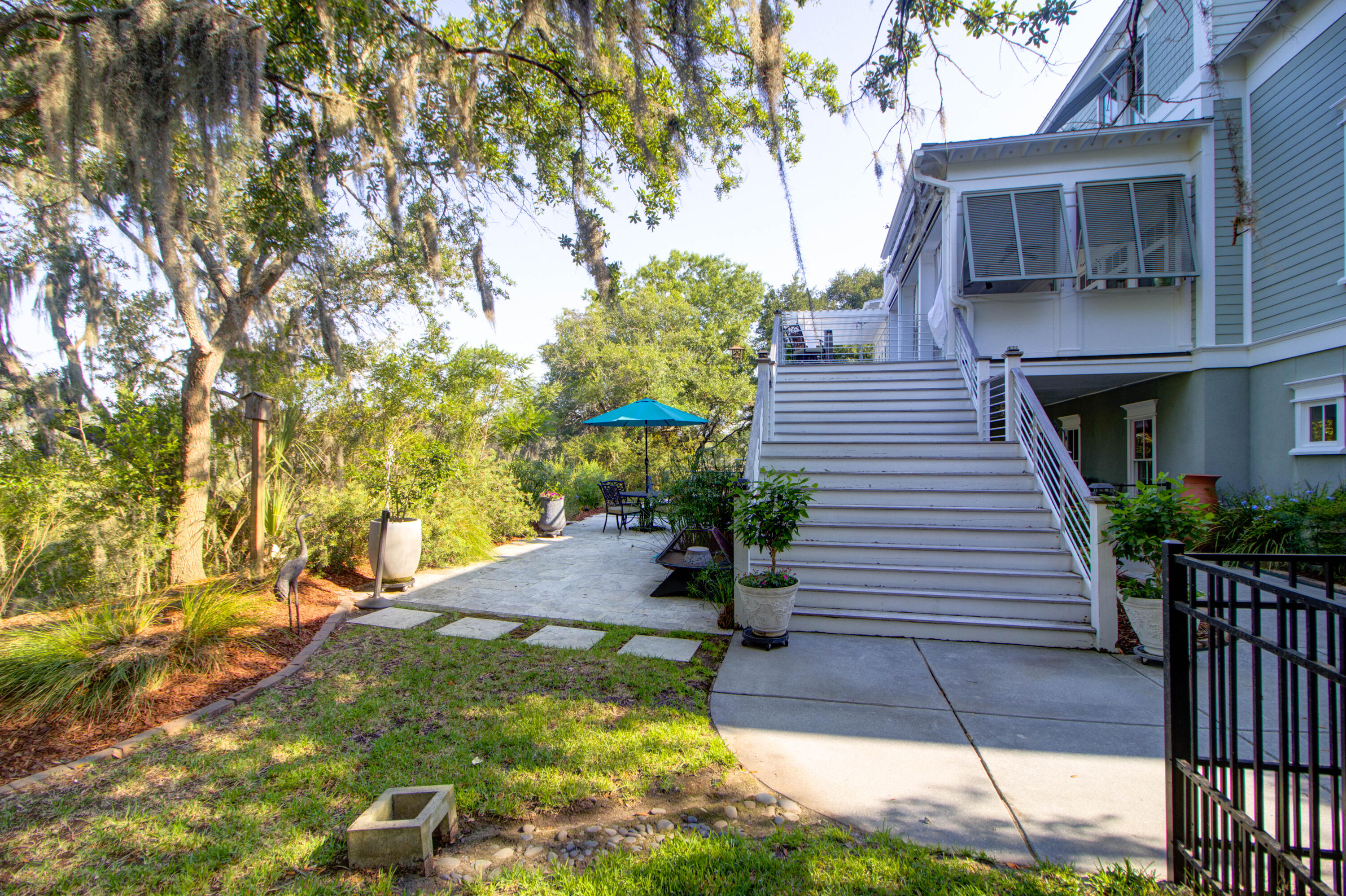 374 Mutual Drive