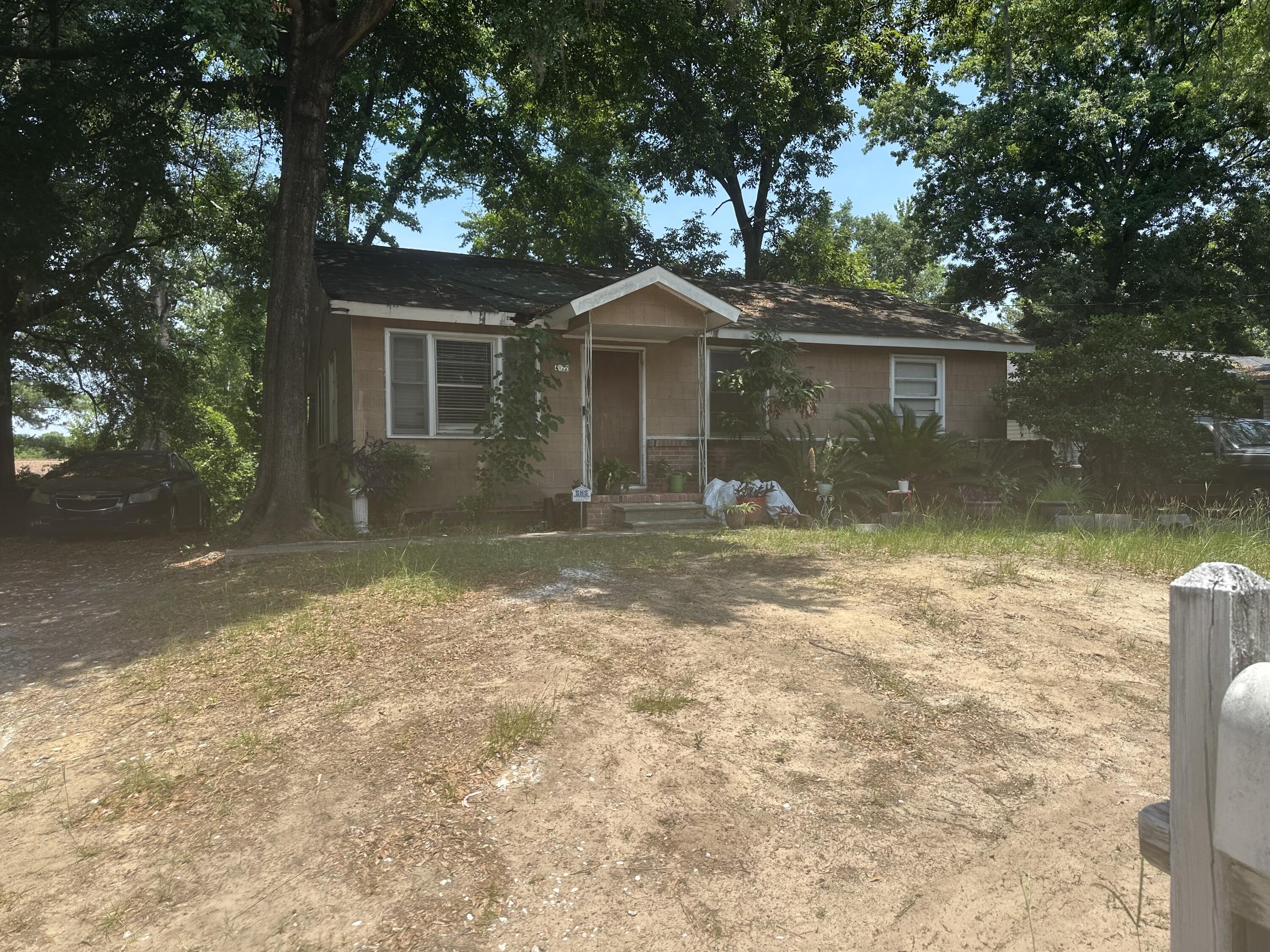 4122 Oakridge Drive