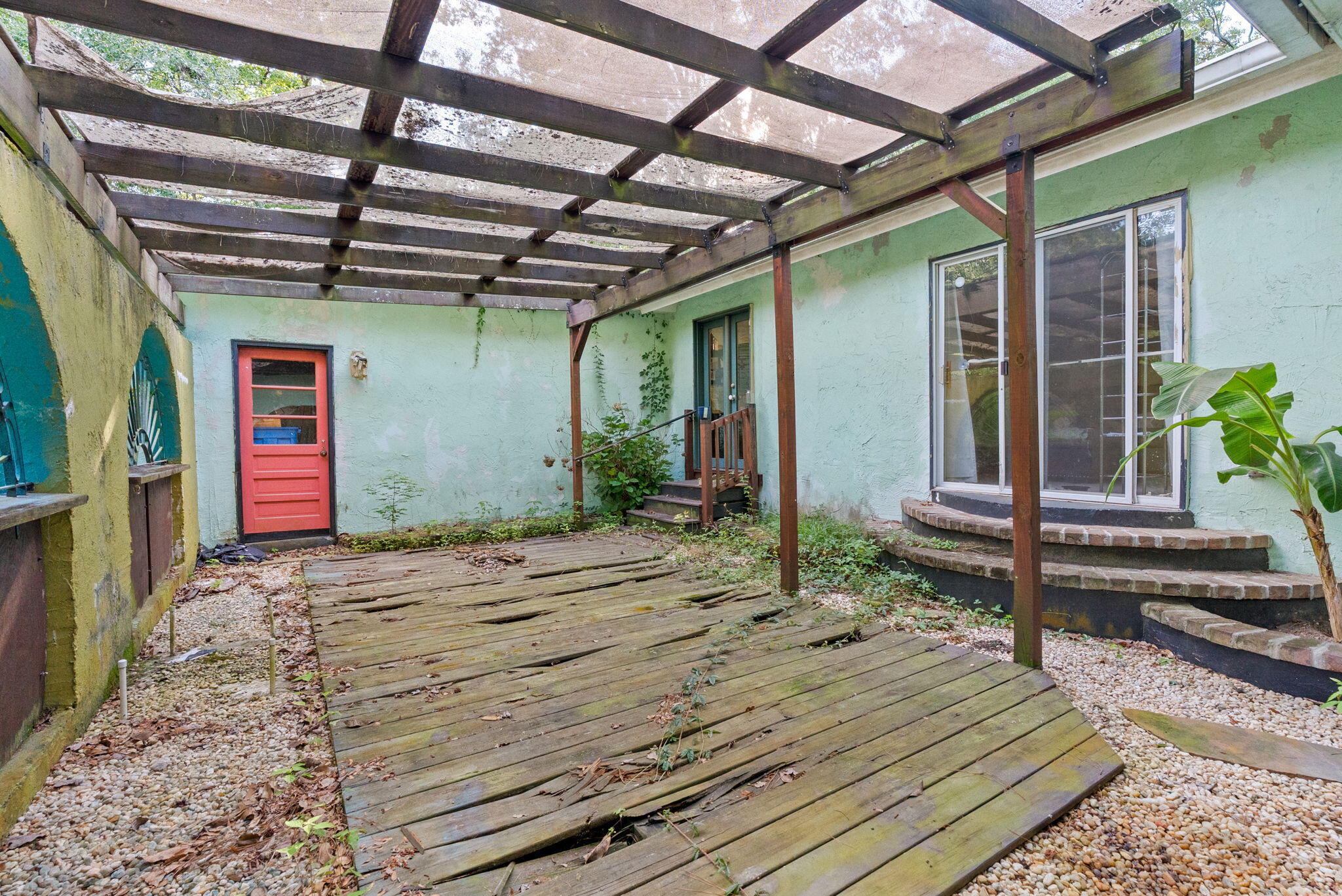111 W Johnston Street