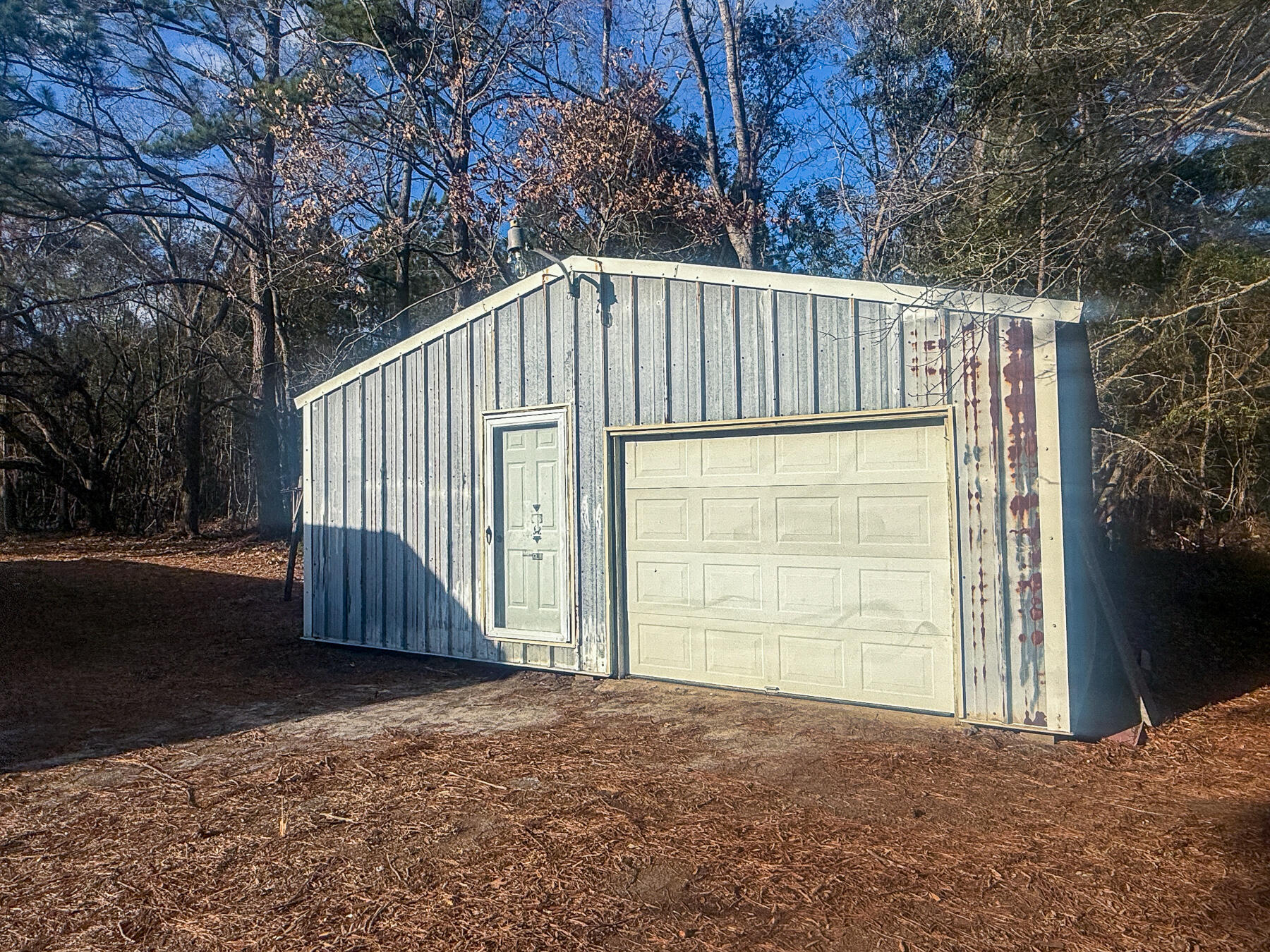 1748 Highway 402