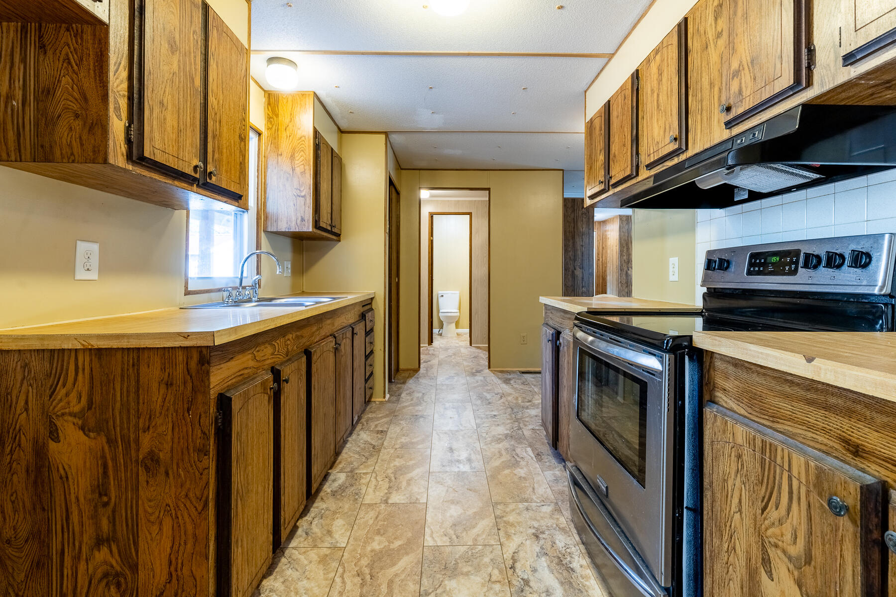 1748 Highway 402