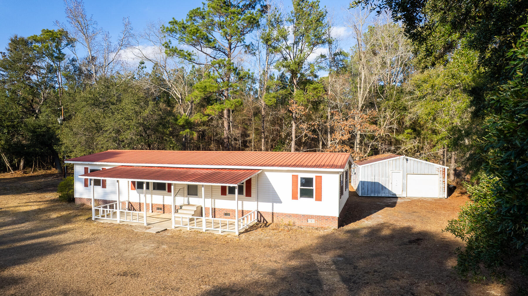1748 Highway 402