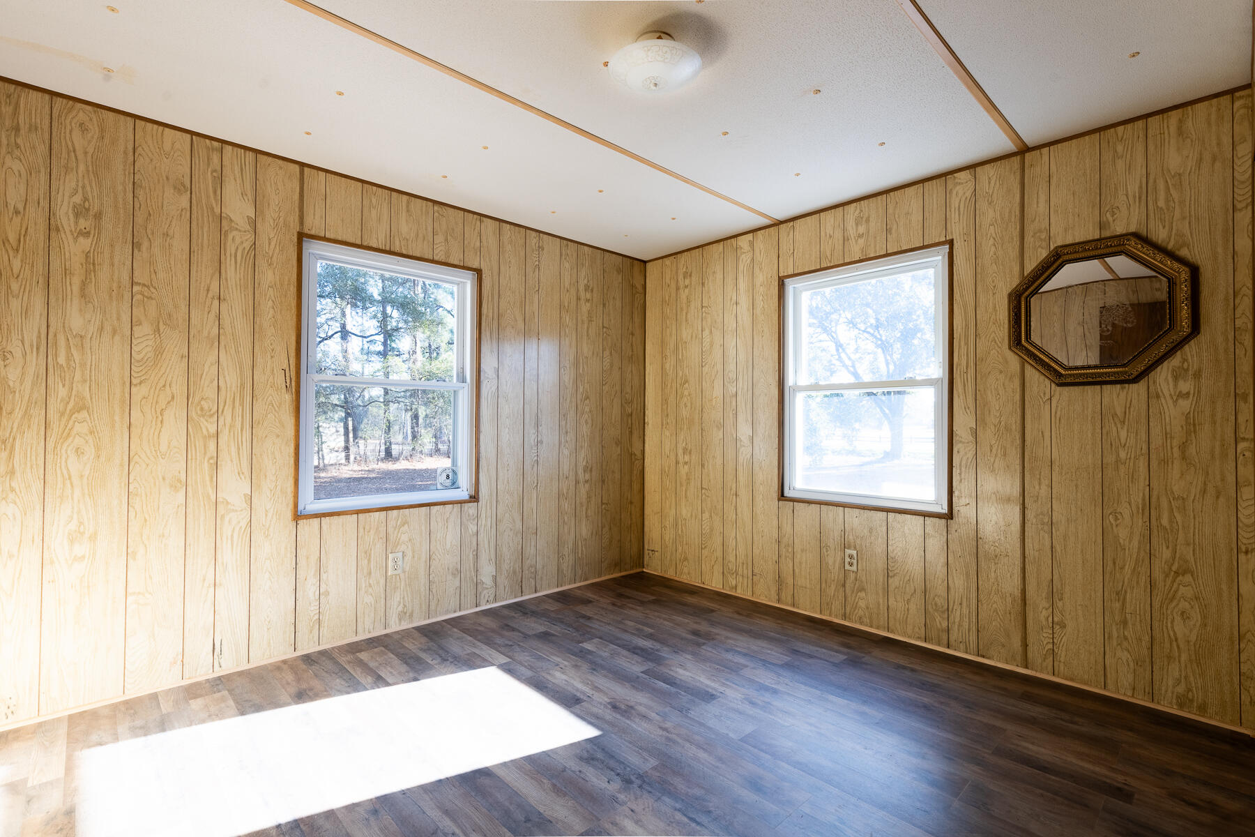 1748 Highway 402