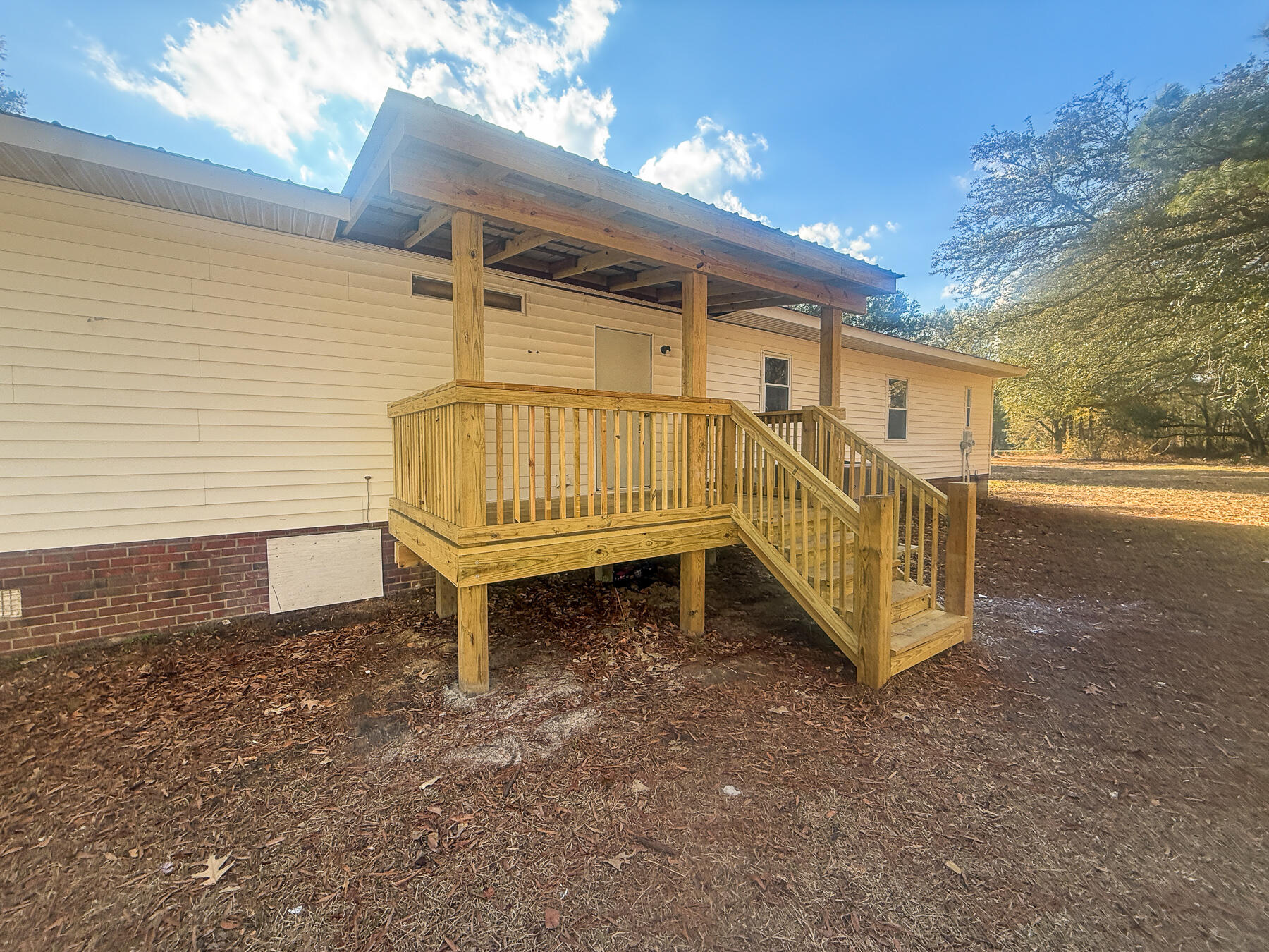 1748 Highway 402