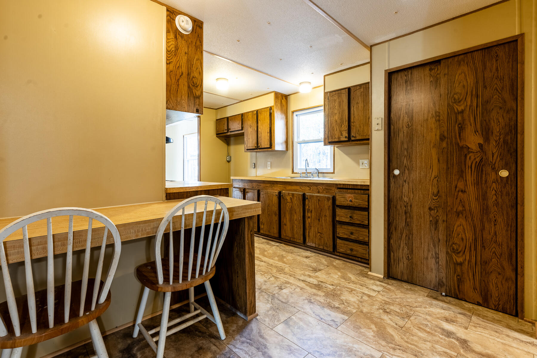 1748 Highway 402