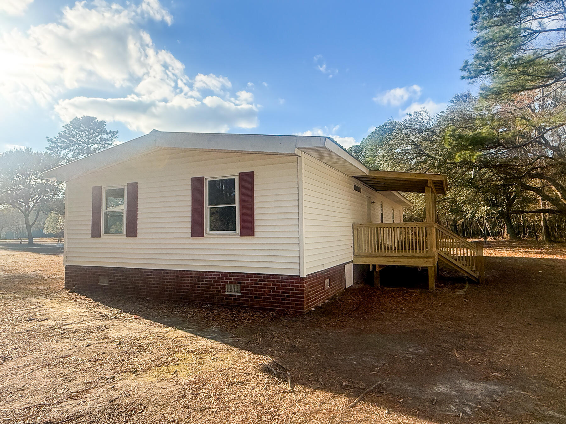 1748 Highway 402