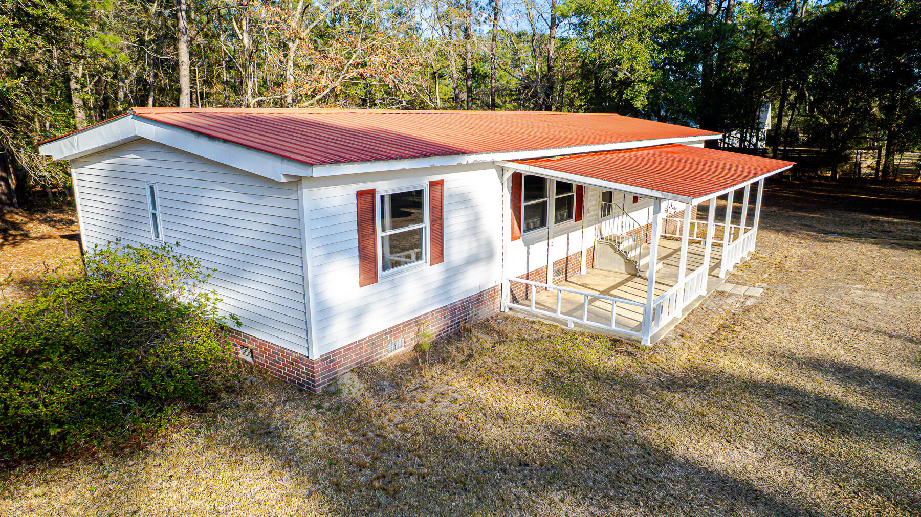 1748 Highway 402