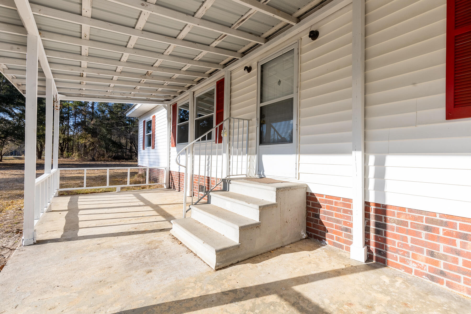 1748 Highway 402
