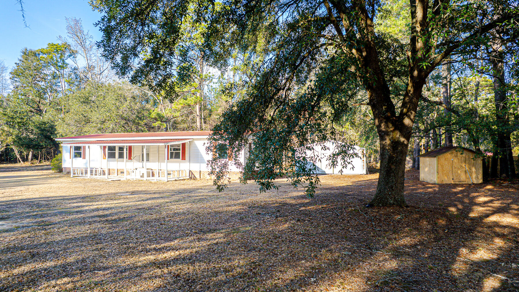 1748 Highway 402