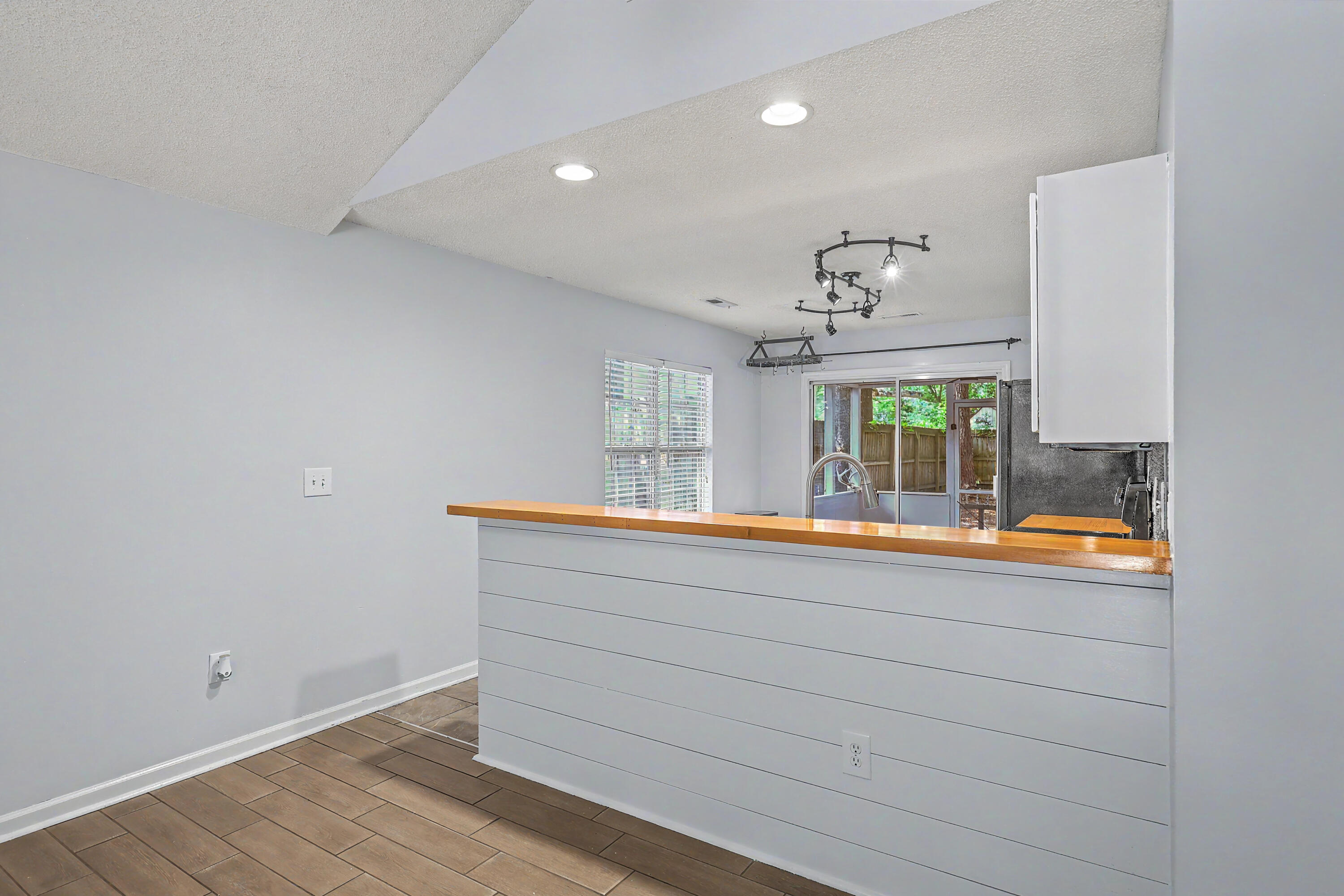 1612 Poinsettia Road