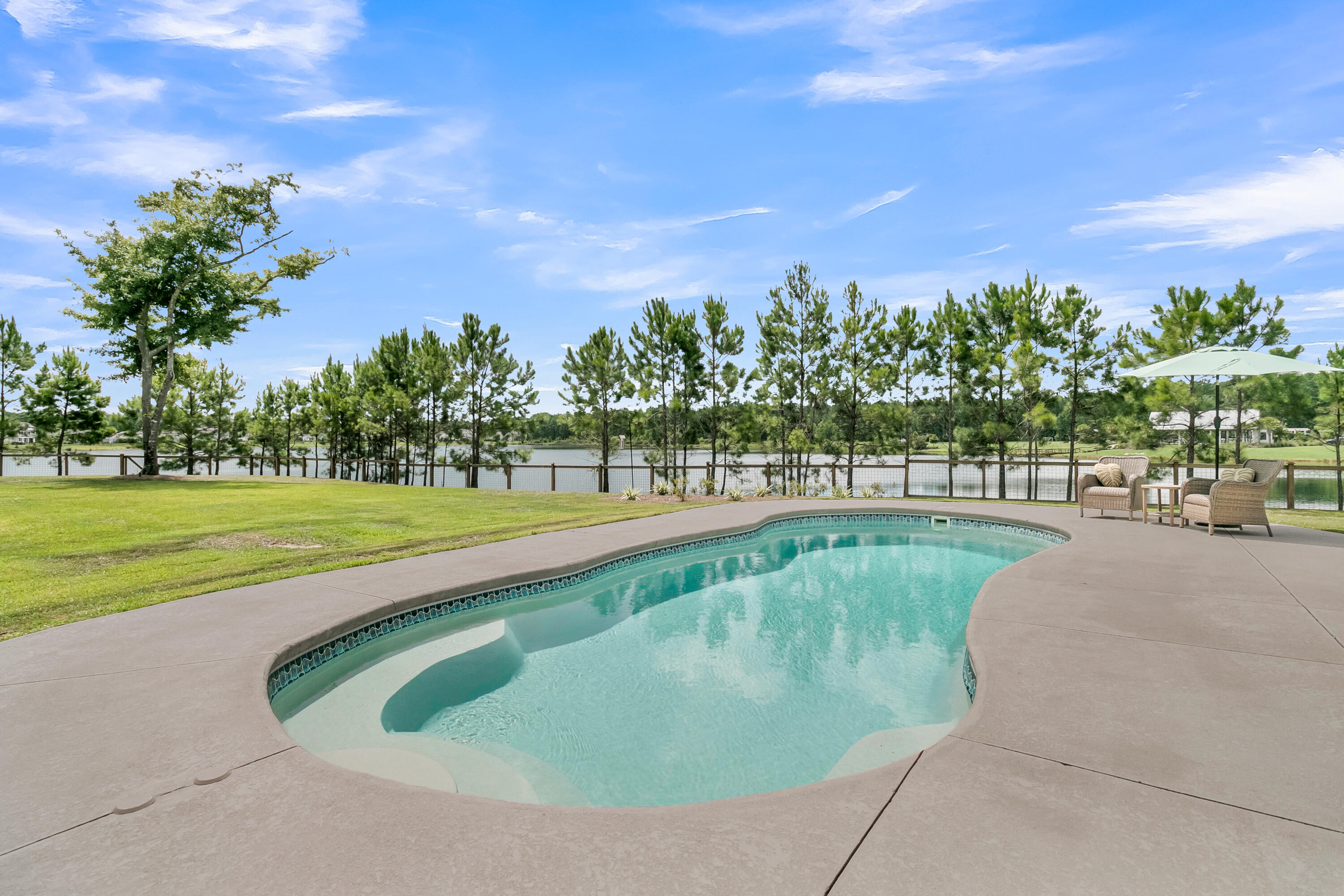 562 Pontoon Road