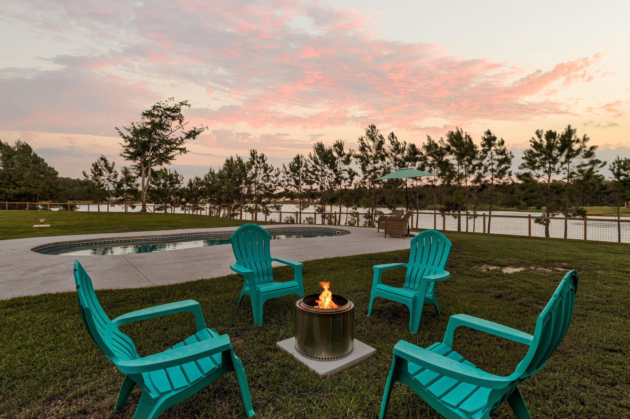 562 Pontoon Road
