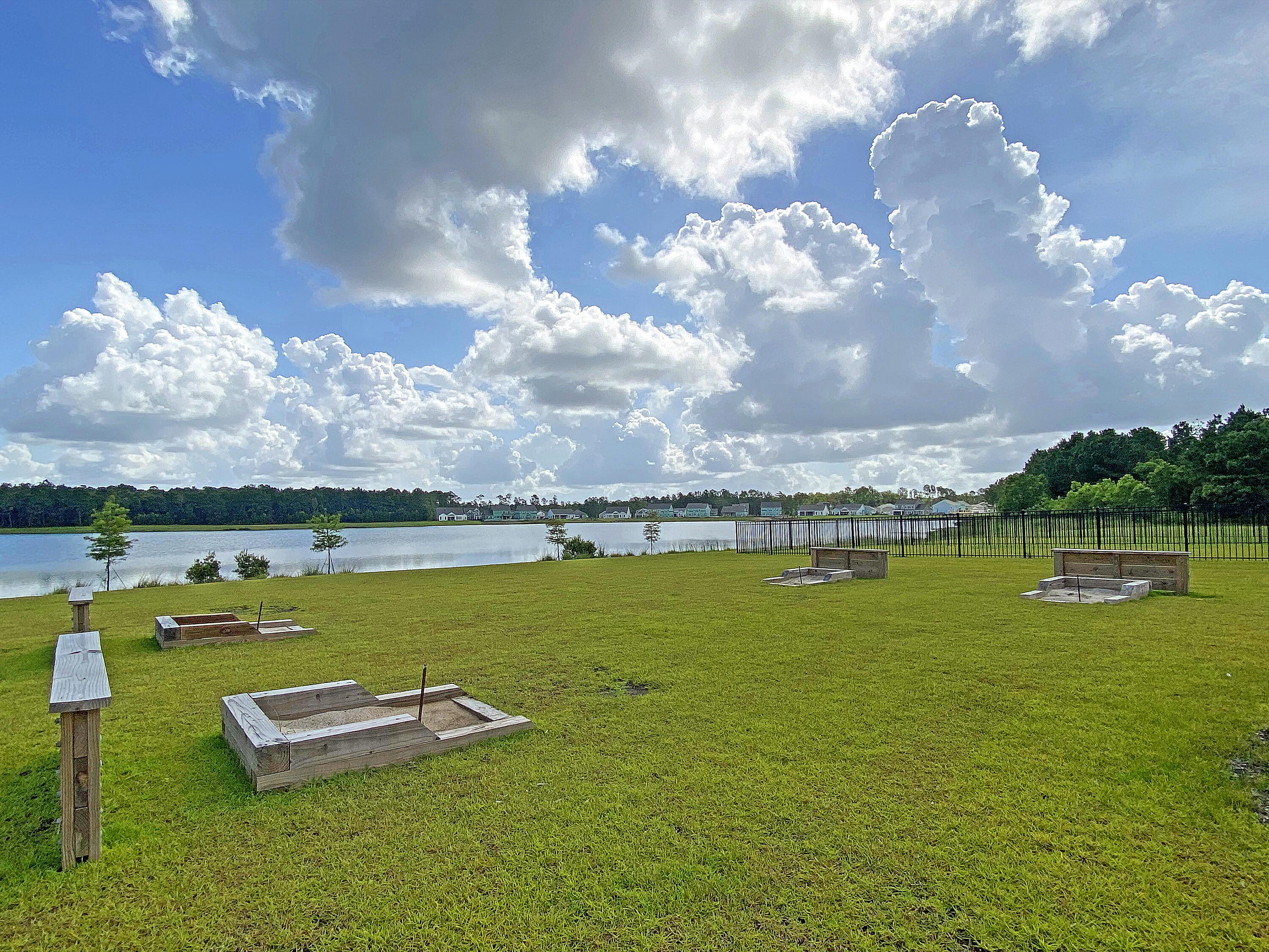 562 Pontoon Road