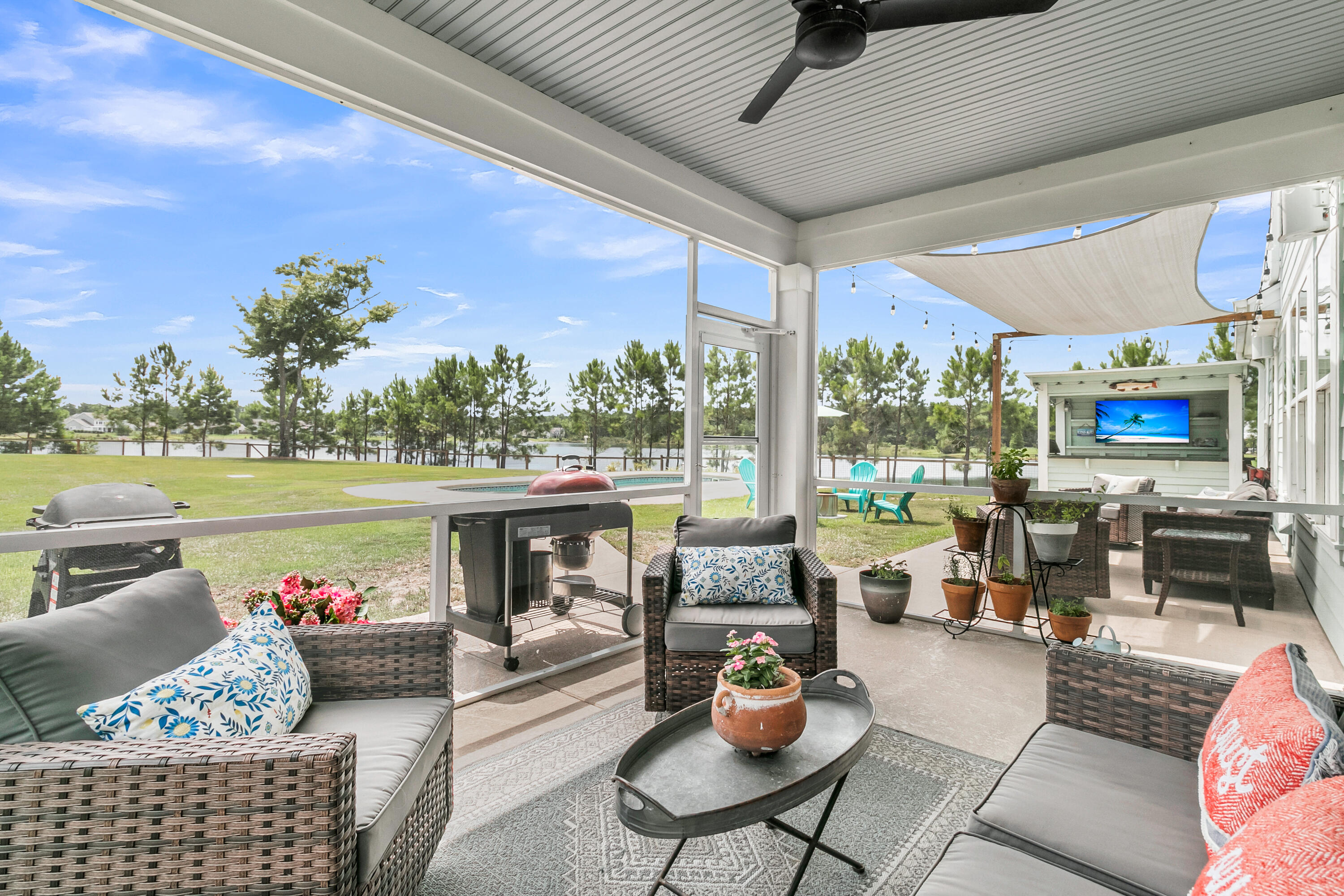 562 Pontoon Road