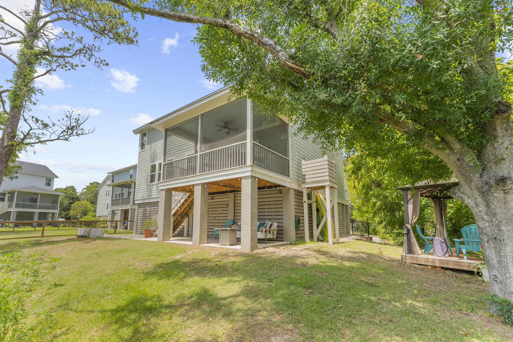 5912- B Maple Street