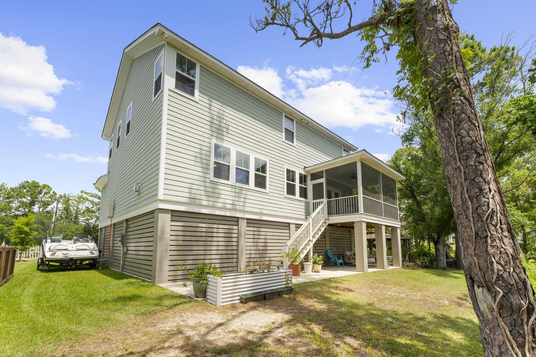 5912- B Maple Street