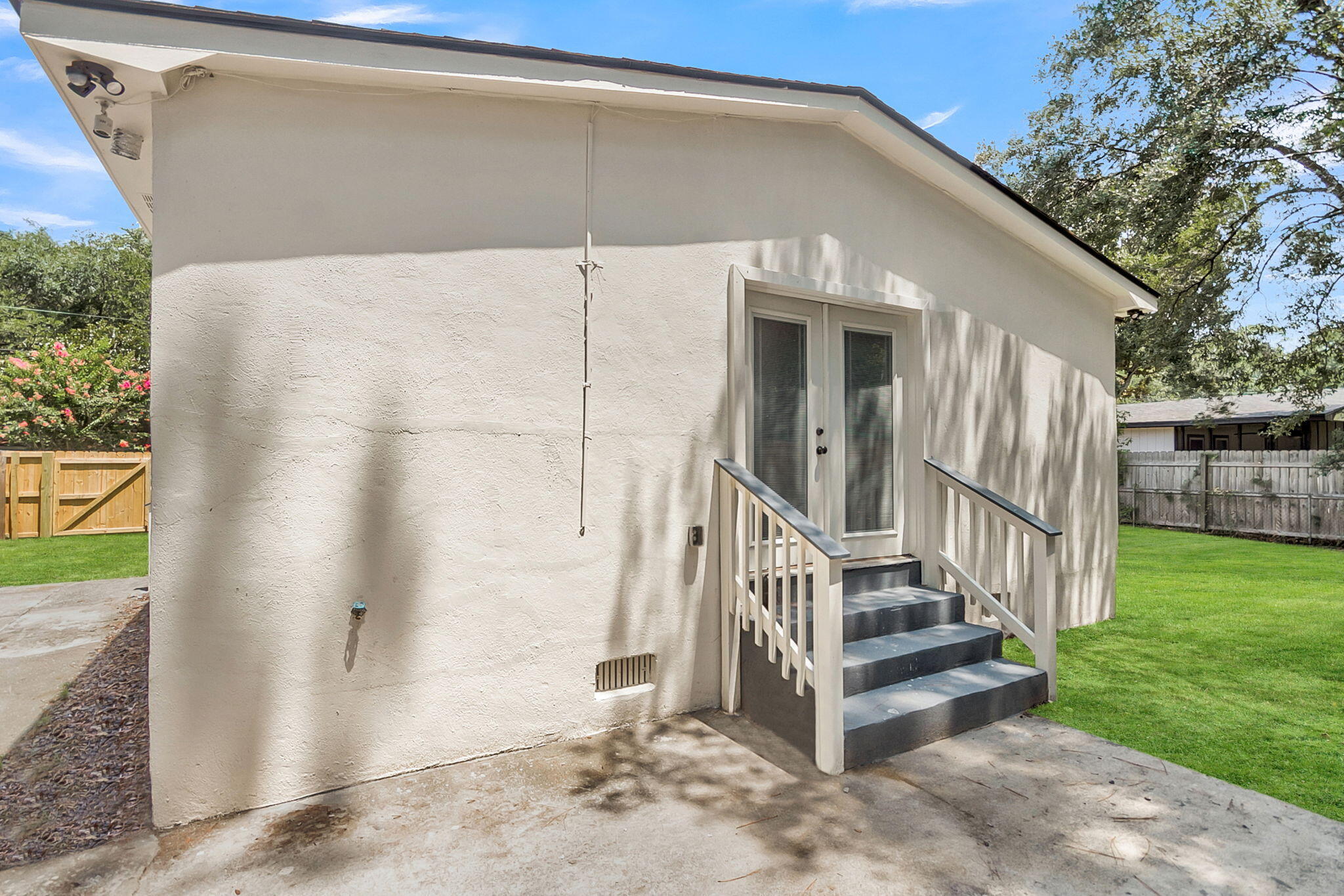 1449 S Sherwood Drive